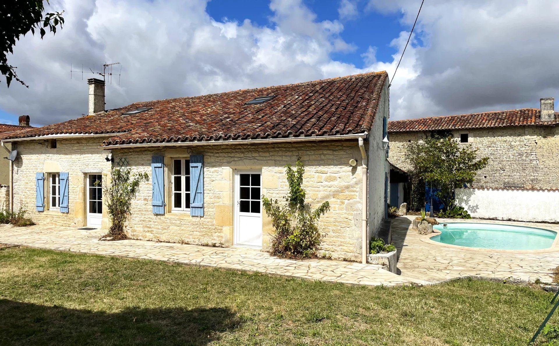 Charmante maison charentaise spacieuse avec piscine