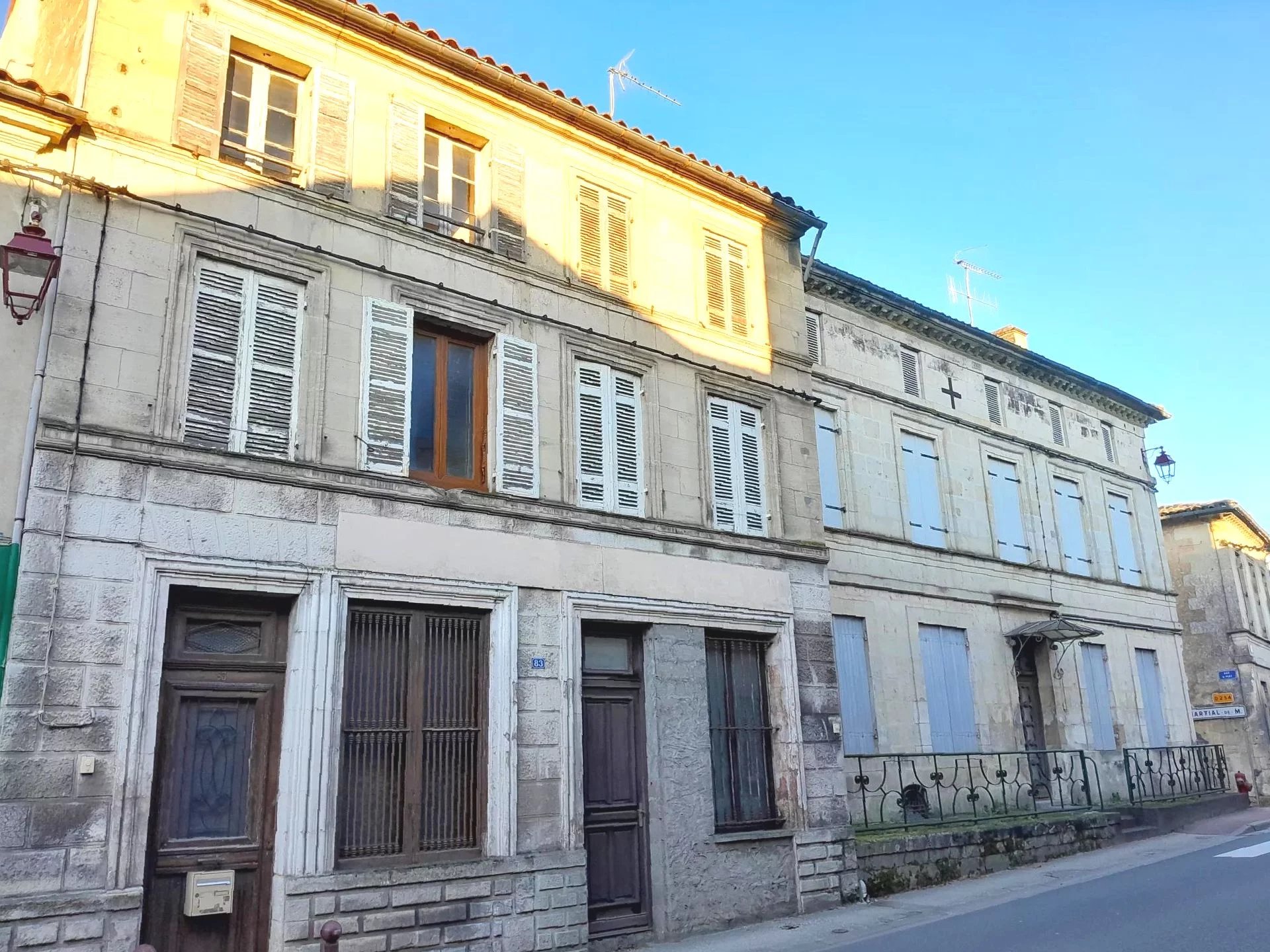 Huge townhouse with outbuildings and bags of potential