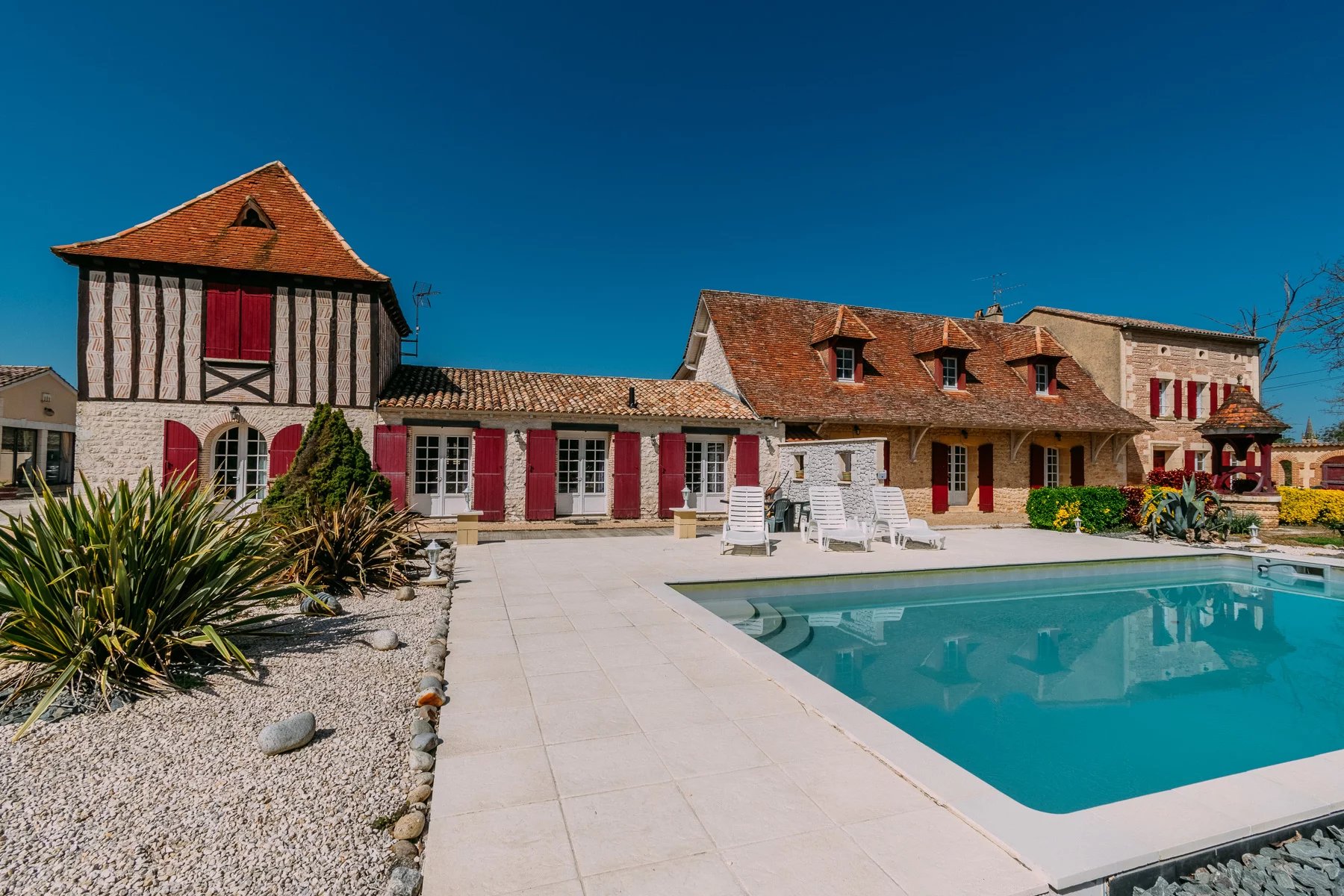 Unique manor house dating back to the 18th Century with guest annexe and 2 gites