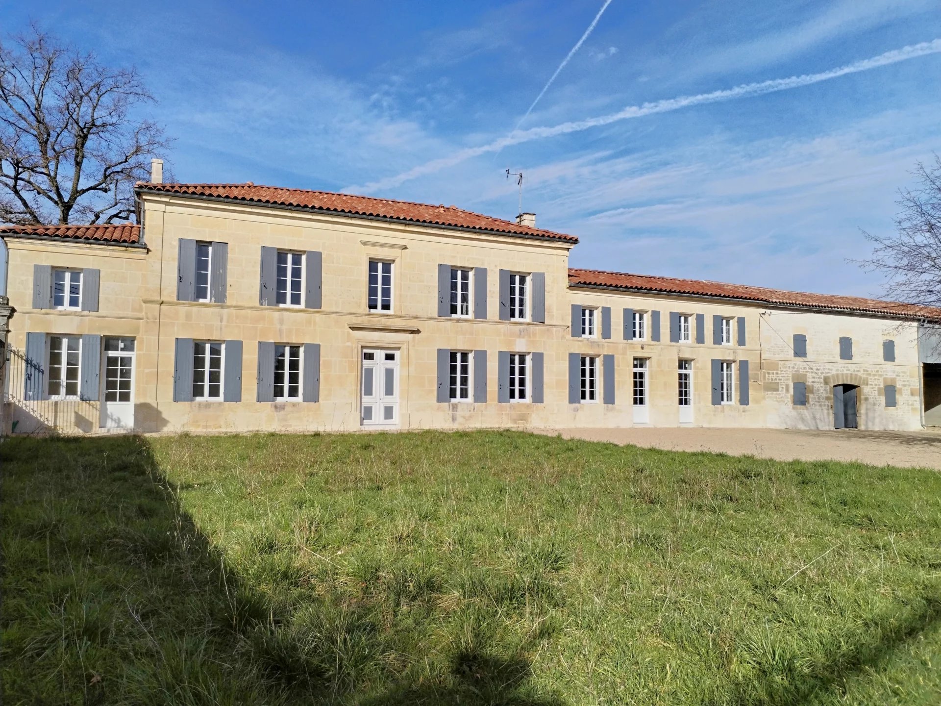 Large family home between Cognac and Matha