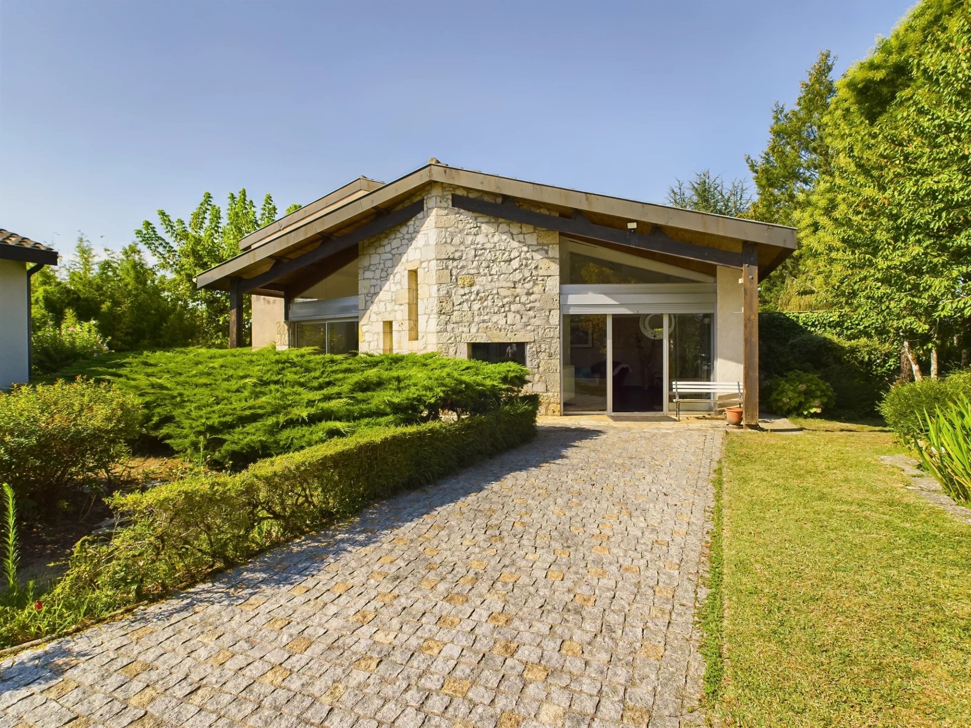 Splendide maison d'architecte à l'ambiance rétro/chic.