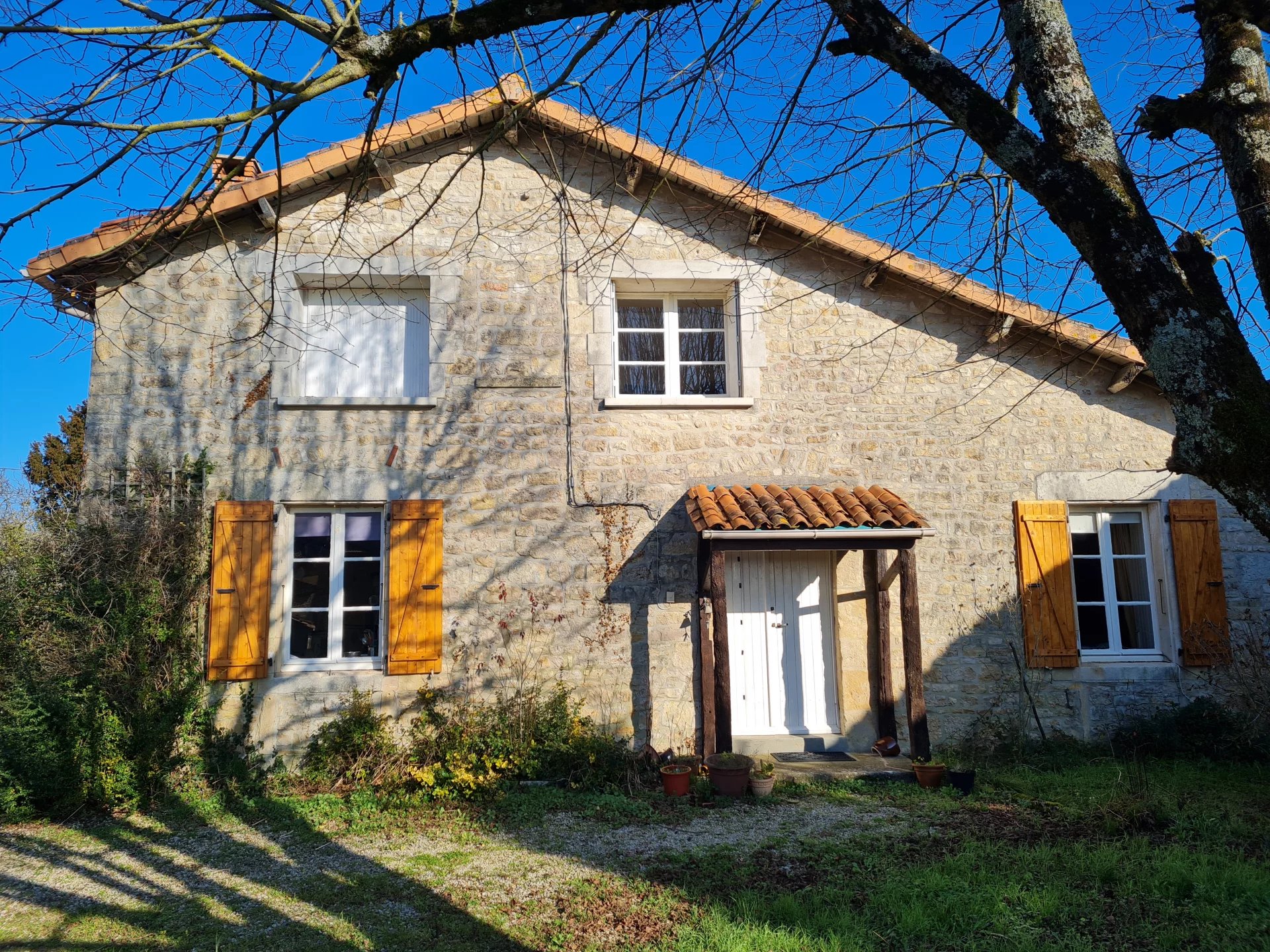 A beautifully converted barn and farmhouse with gite potential