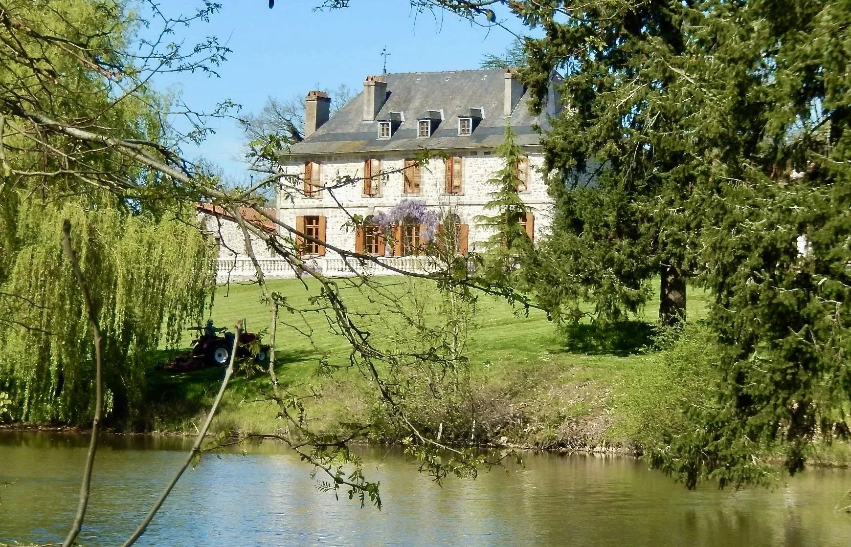 Château du XVéme siècle avec maison de 3 chambres