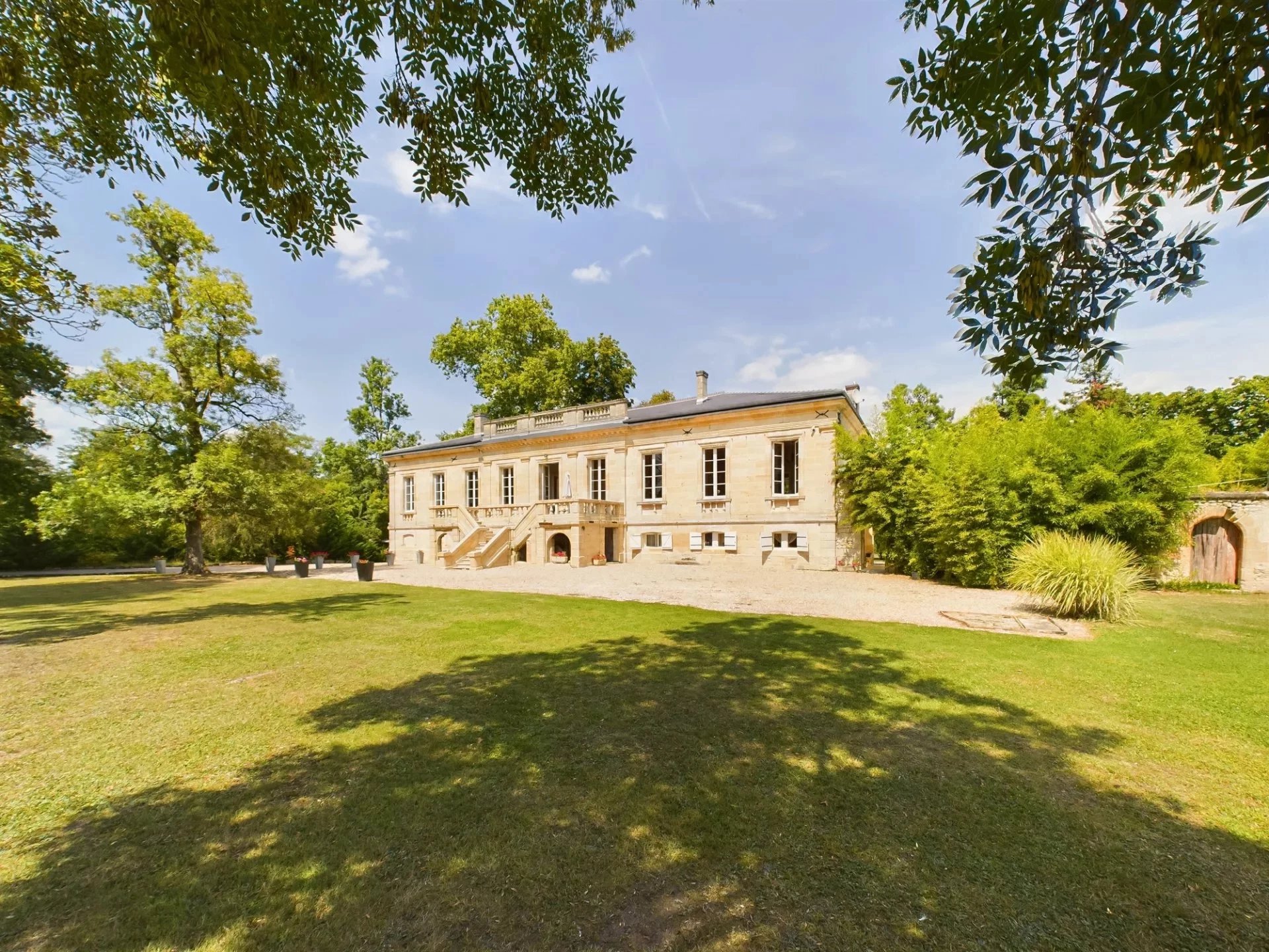 Fabulous renovated château nr Bordeaux with apartment + house to renovate