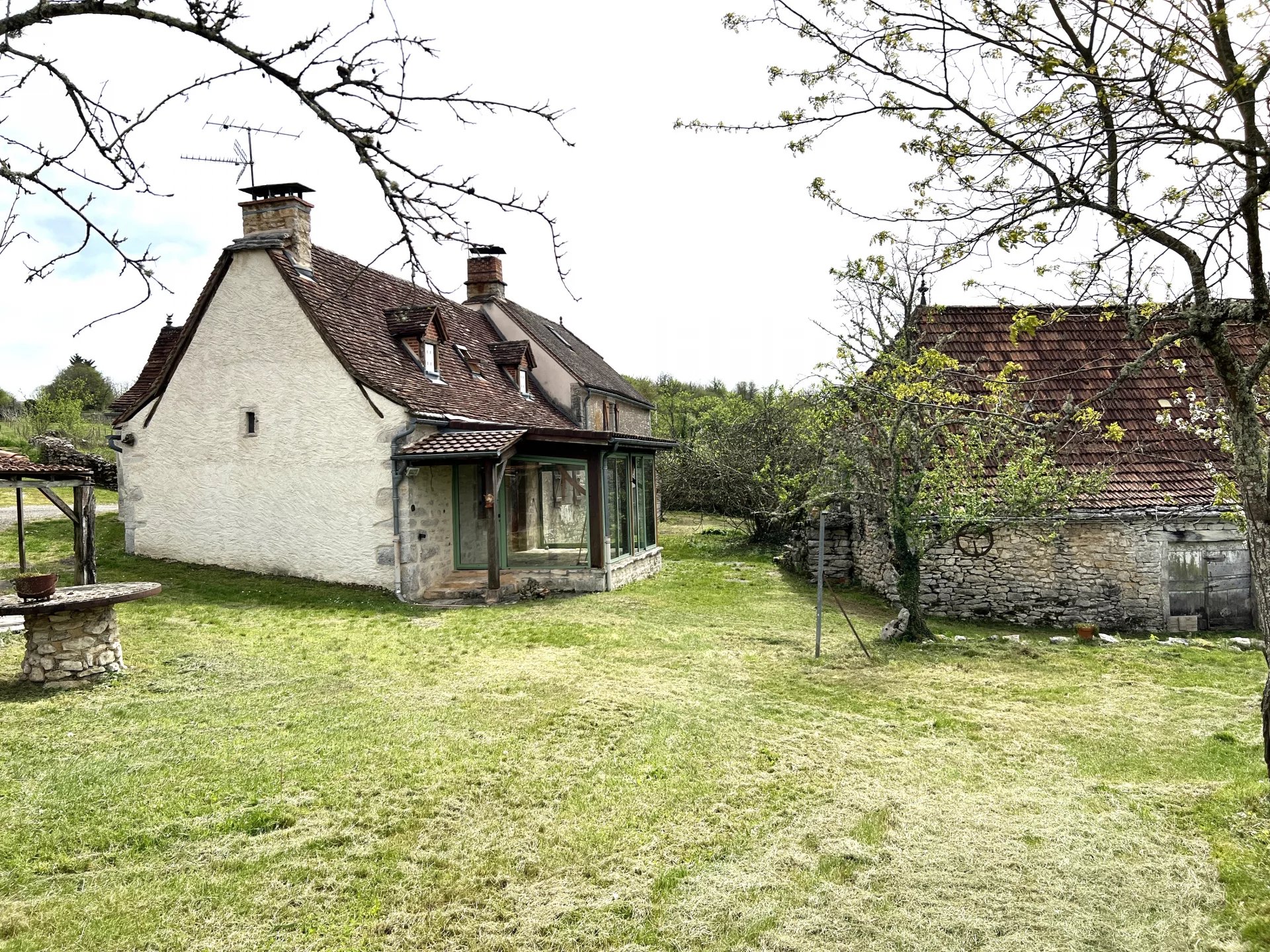 Former small farm to renovate in the heart of the Braunhie forest