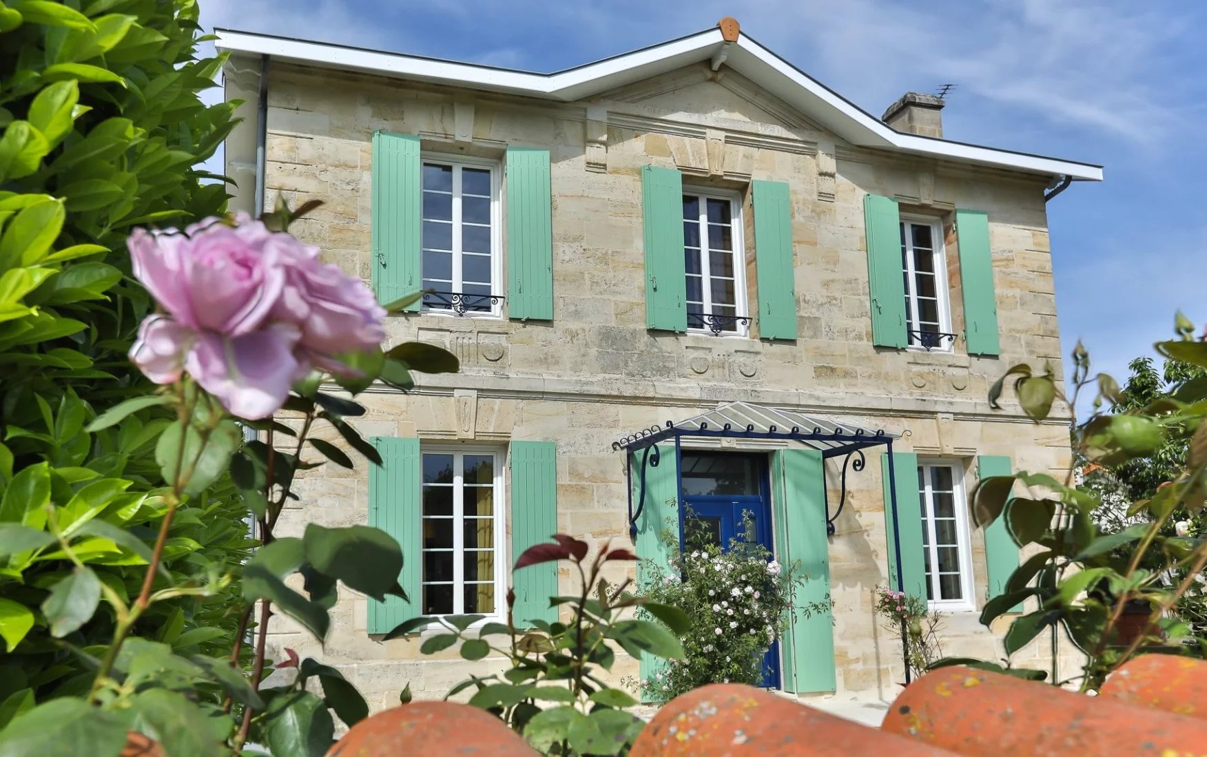 Country house set among vineyards just 45 minutes from Bordeaux