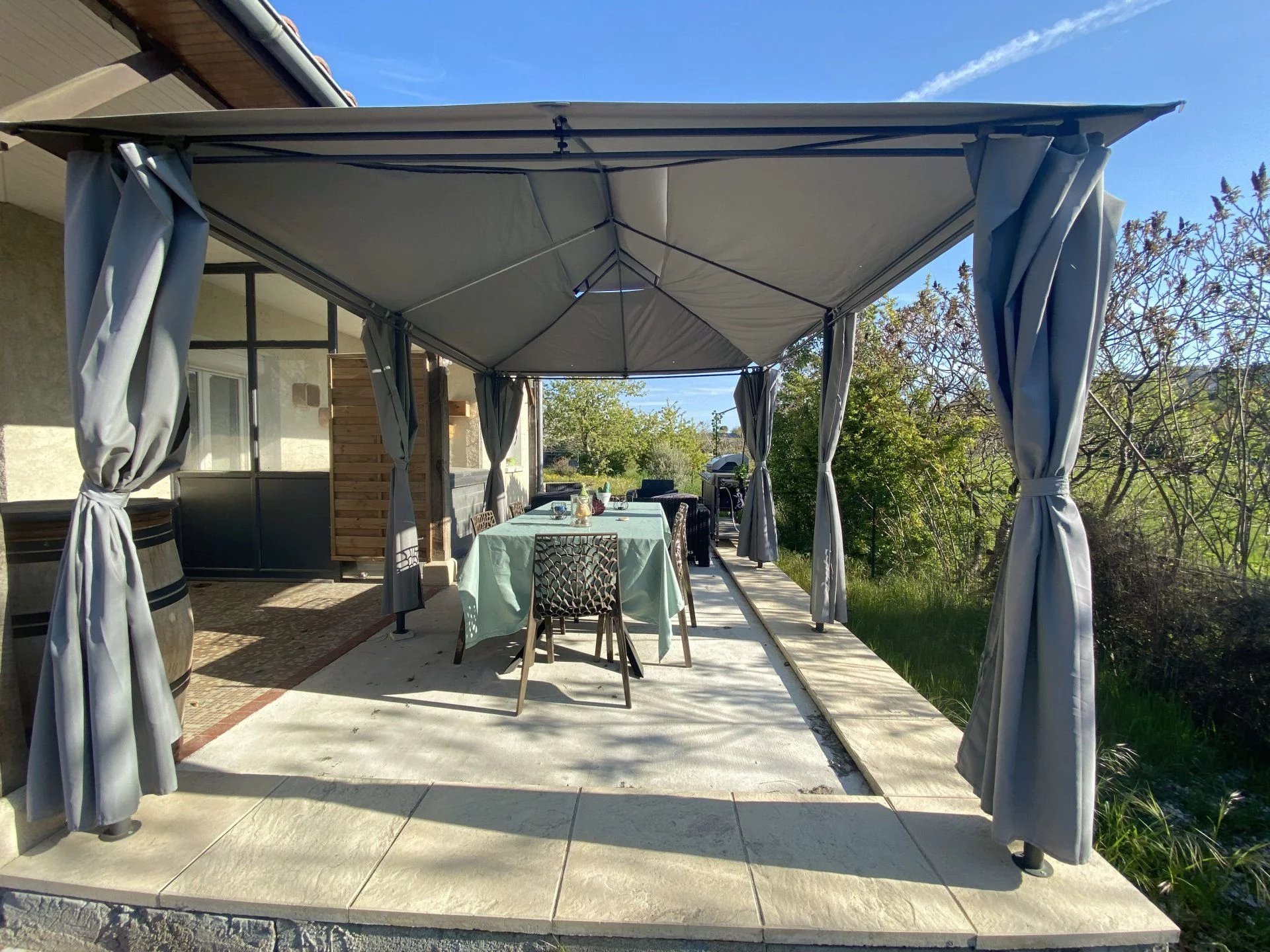 Très belle maison de plain-pied avec vue imprenable sur la bastide de Monflanquin