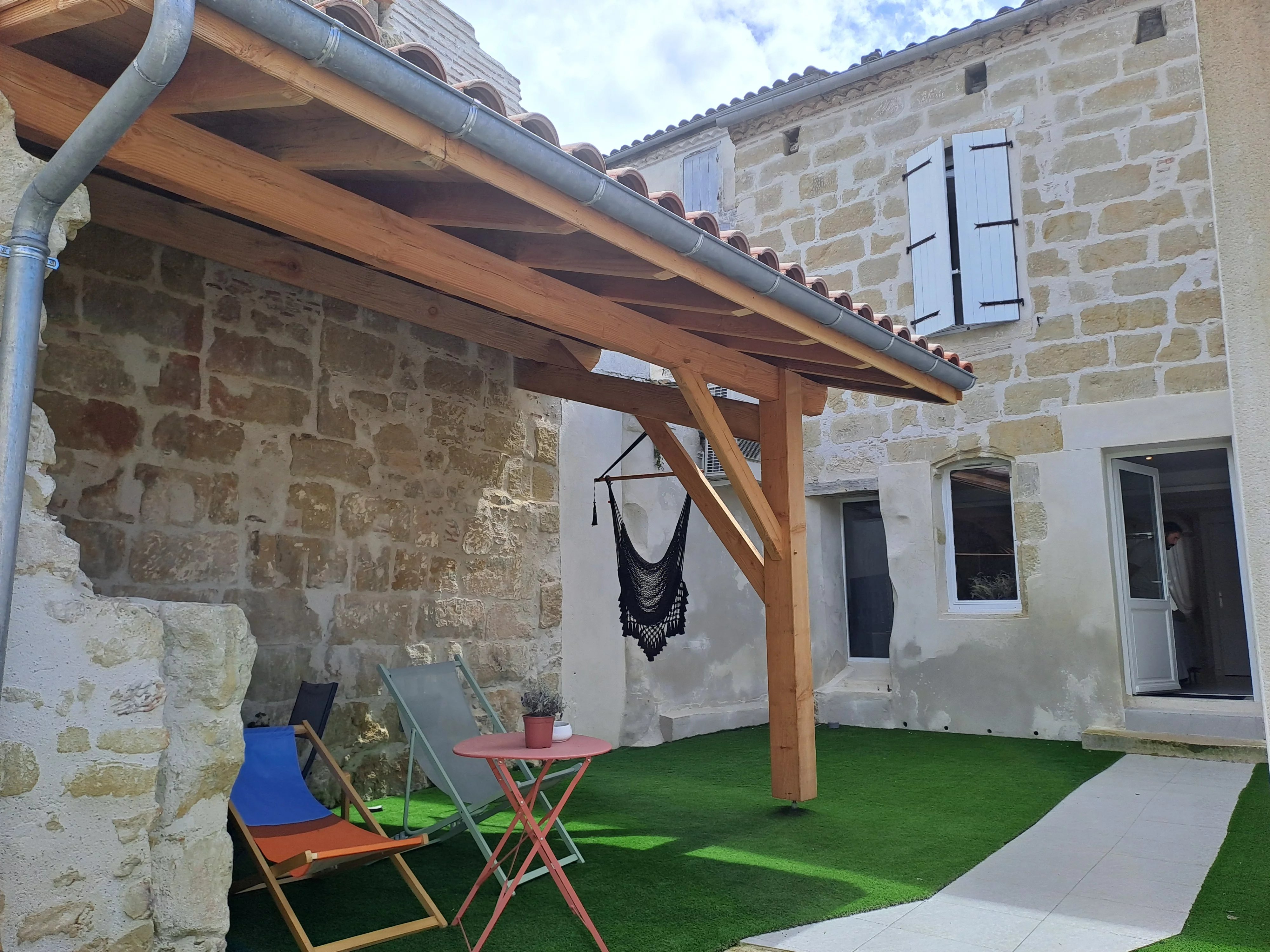 Family home - Village centre with amenities
