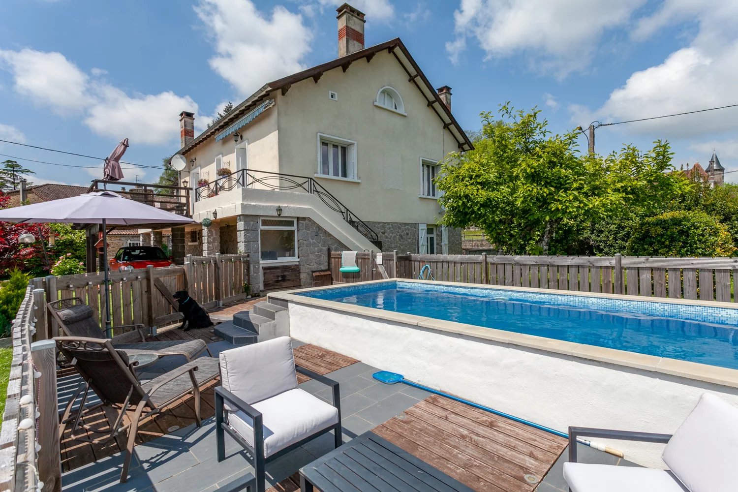 Maison individuelle avec piscine et jolis jardins