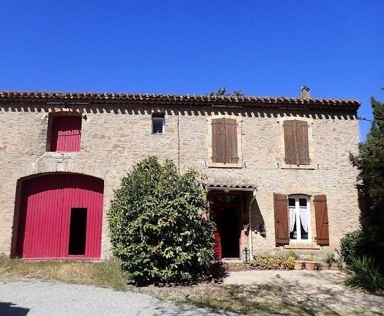 Charmant maison de 5 chambres, 4 salles de bains, garage et jardin, entouré de vignobles, près du Canal du Midi