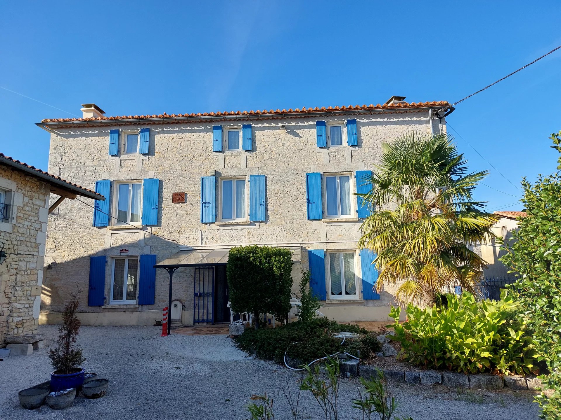 Beautiful 6-bed Maison de Maître with 3-bed gîte, swimming pool and 8481m² of land