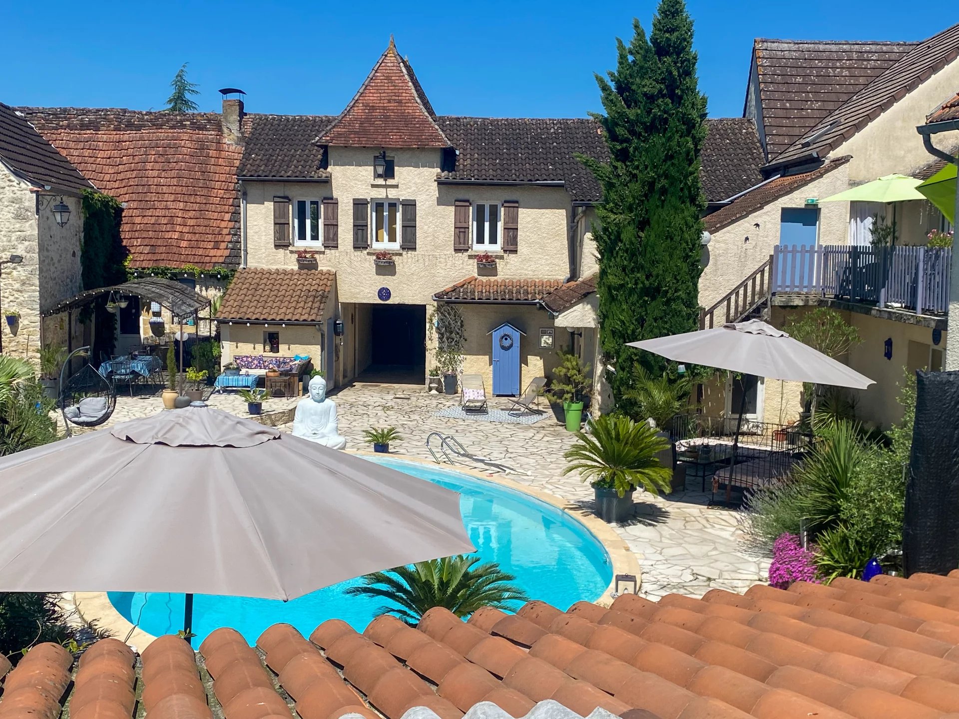 Ensemble immobilier avec piscine