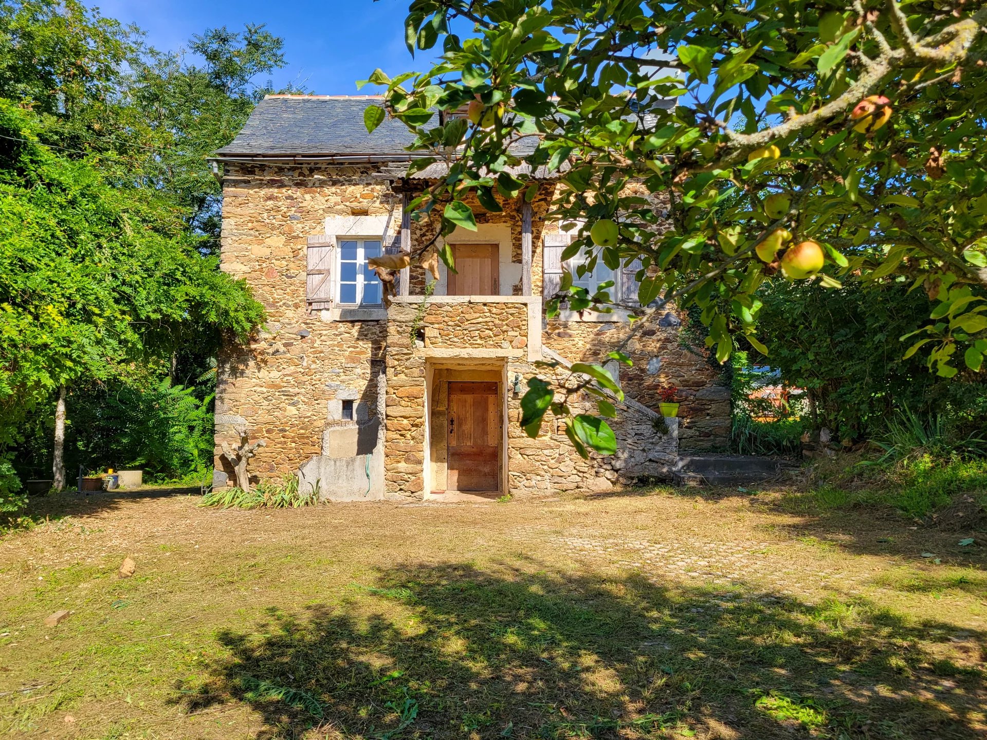 Charming 2 bedroom stone house with lovely views