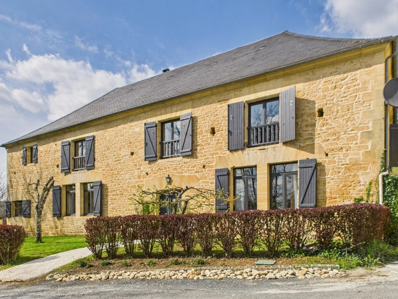 Charmante Maison en Pierre du Périgord Près de Sarlat avec Gîte et Piscine