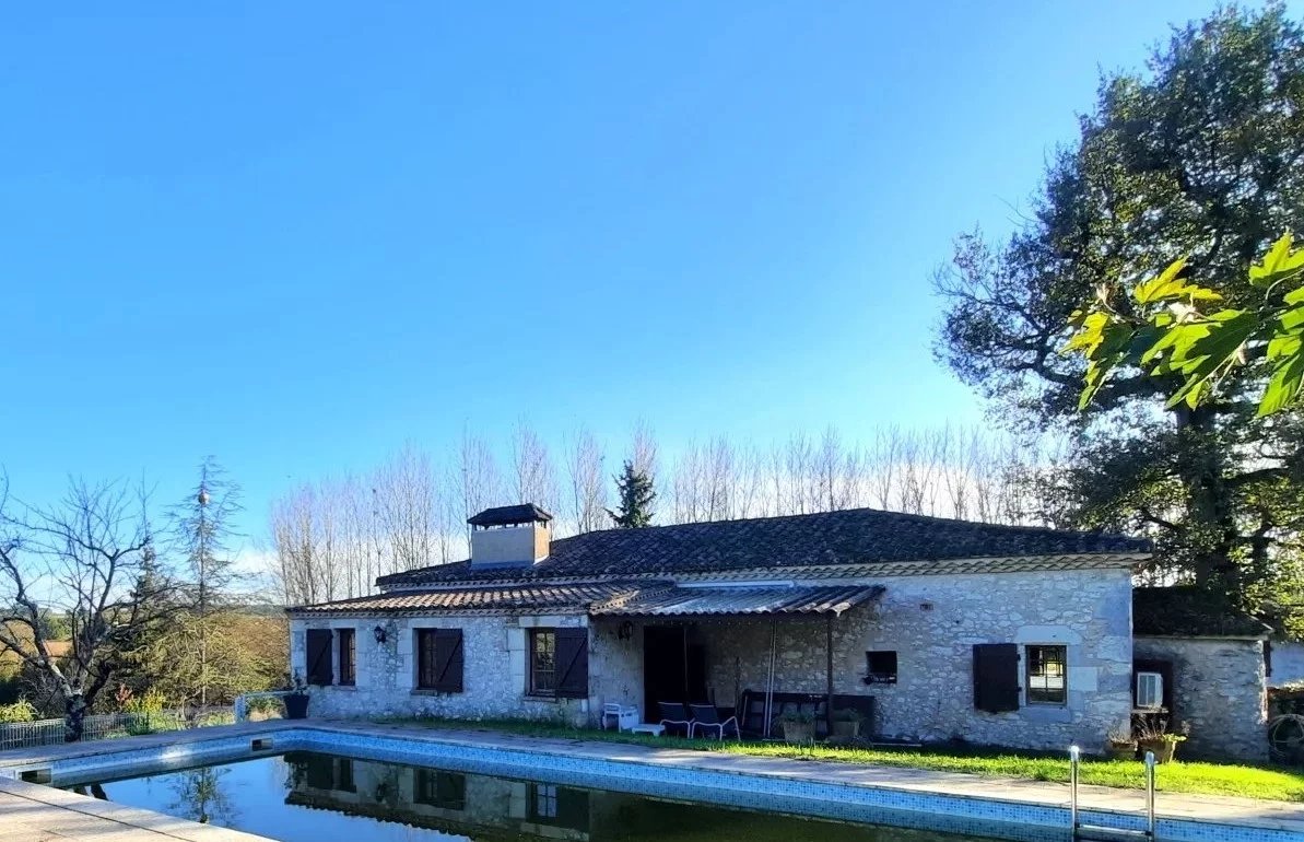 Charmante maison en pierre avec annexe et piscine