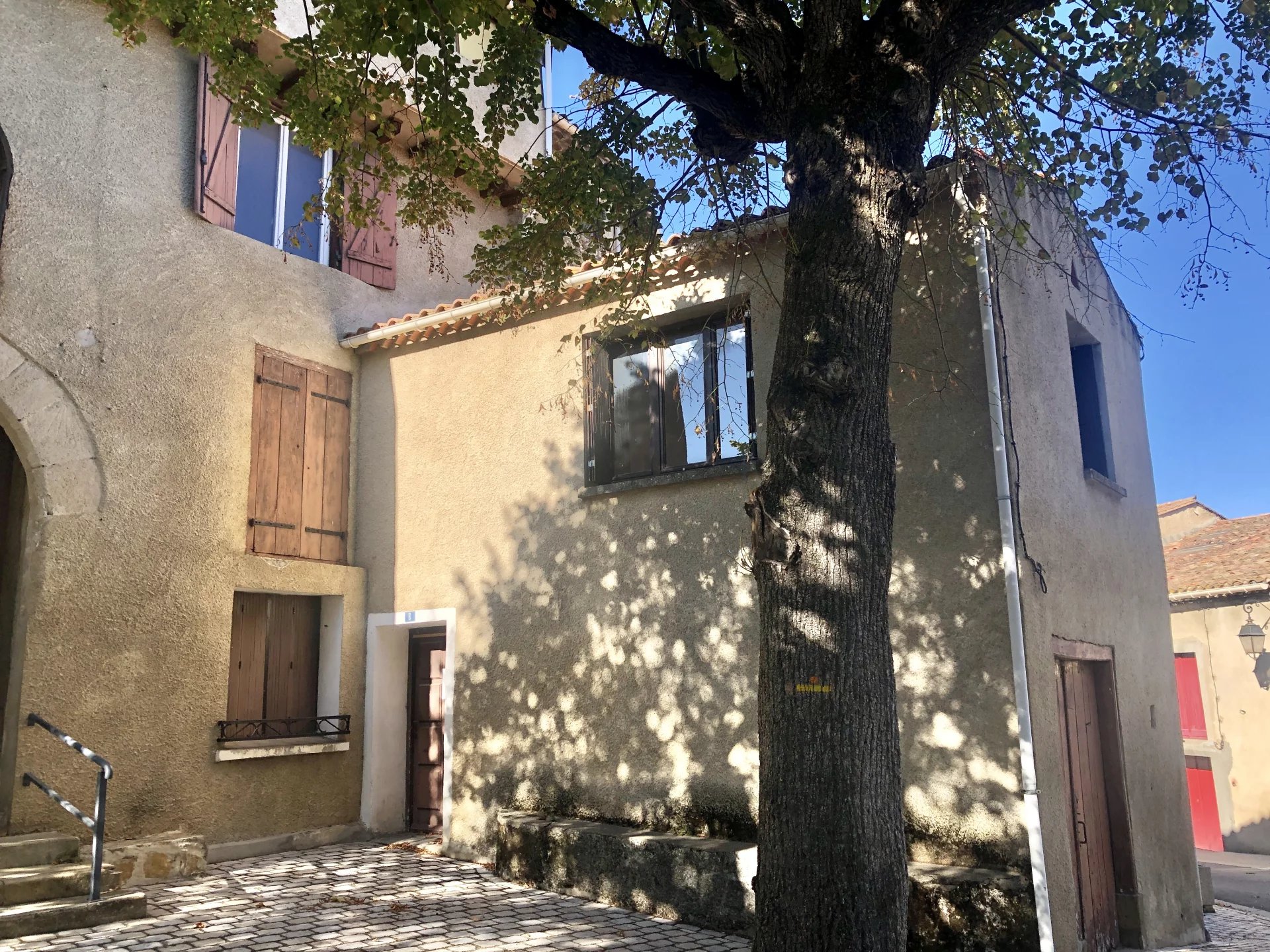 Medieval property at the heart of a pretty village