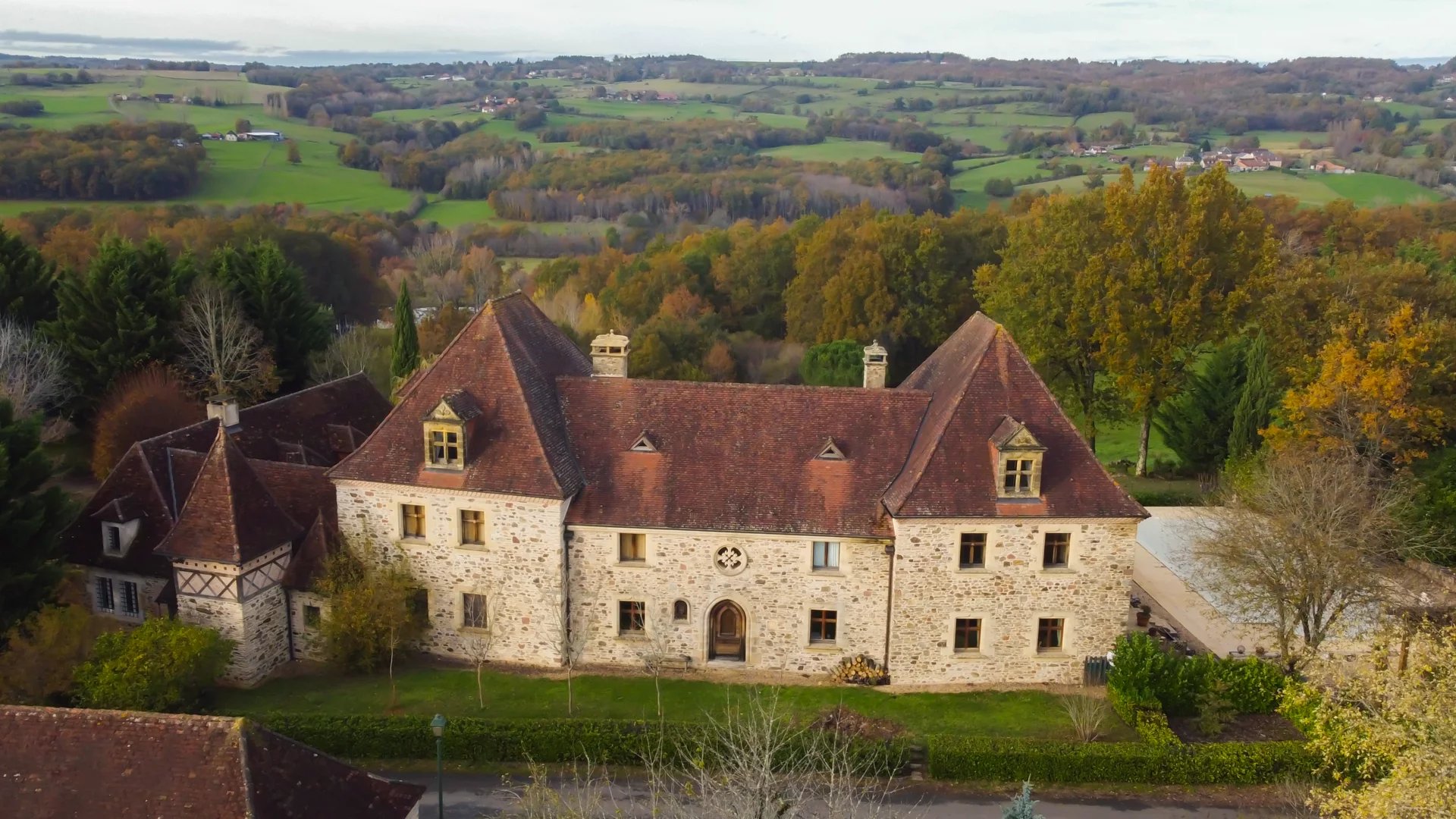 Magnificent Perigourdine manor house dating back to the 17th century