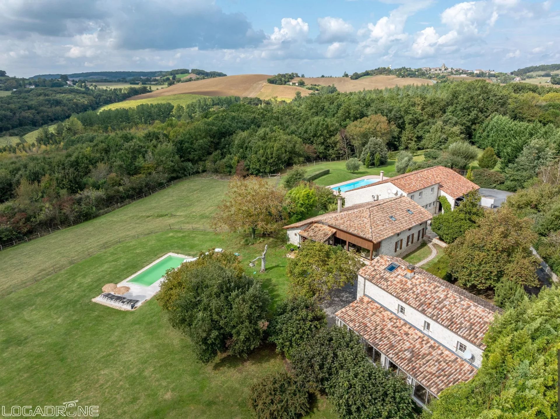 Stunning property with 2 guest houses, 2 pools and breathtaking views