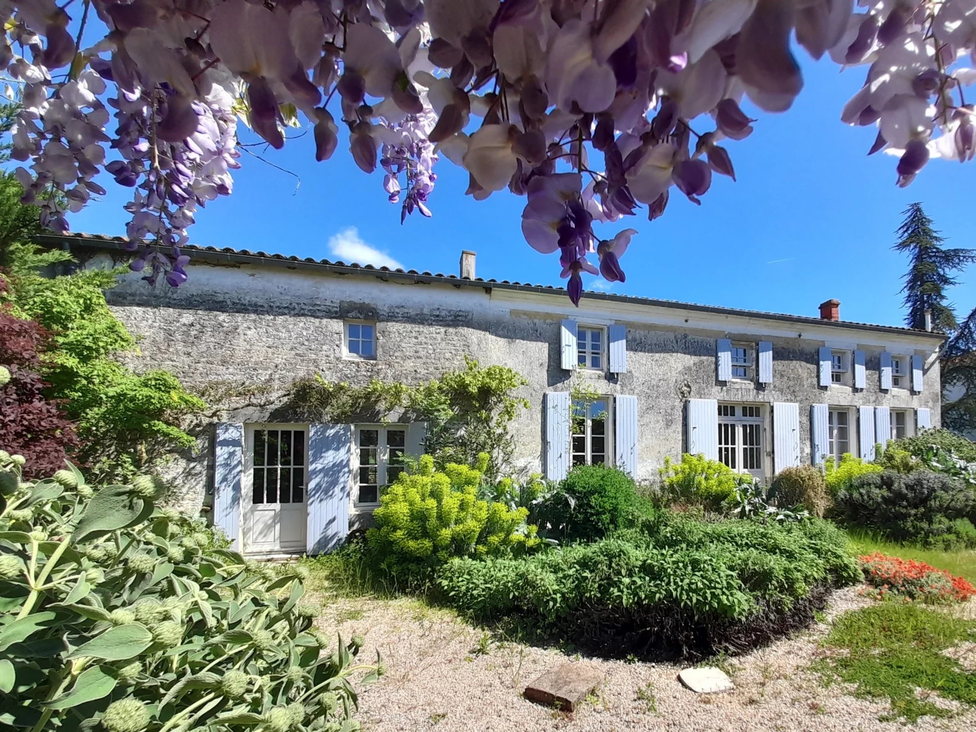 Lovely renovated farmhouse between Surgères and Saint Jean d'Angely