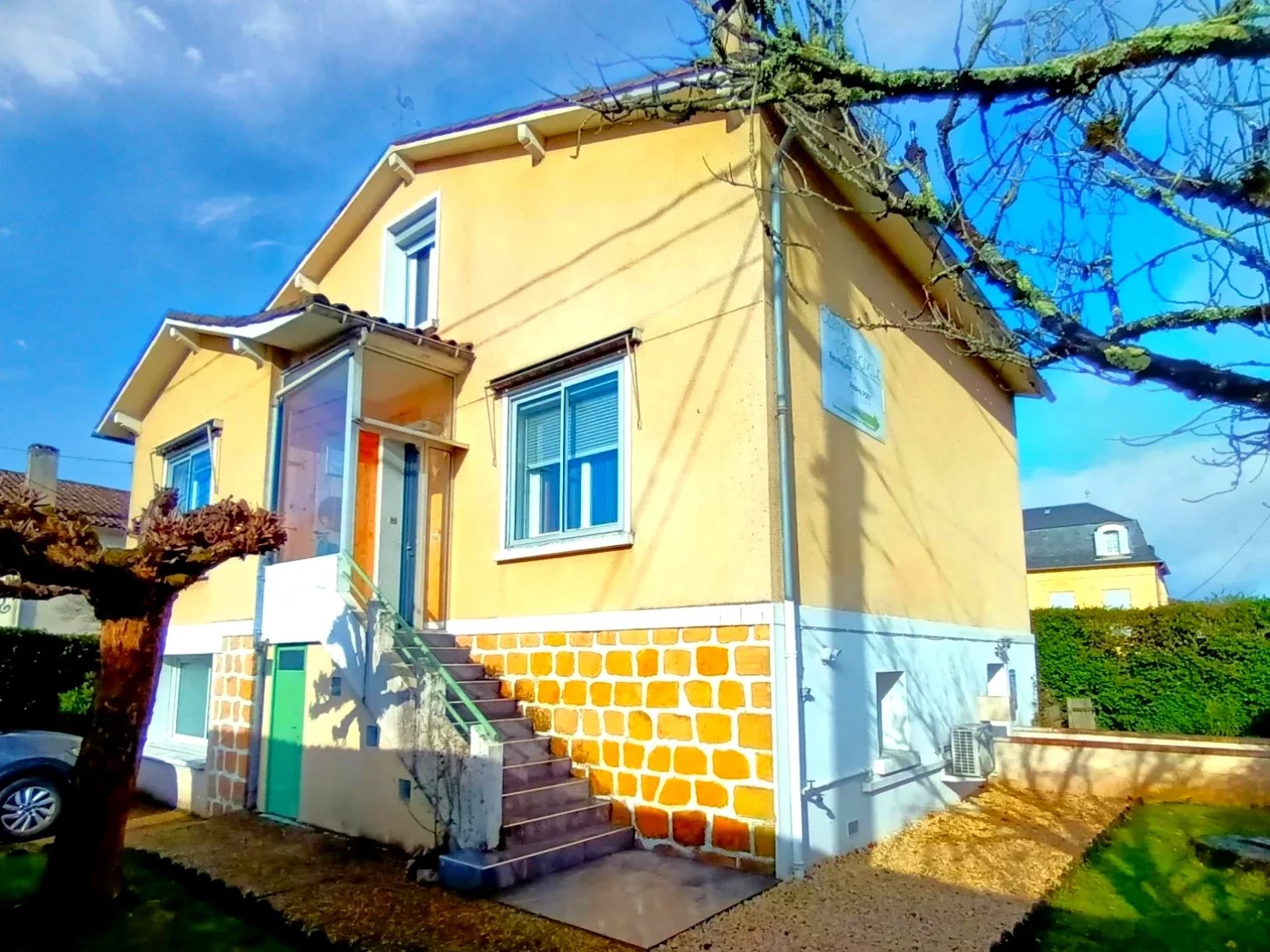Large townhouse with garden in Bergerac