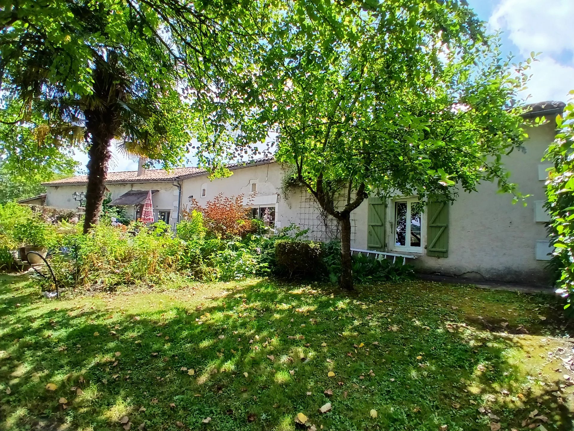 Fabuleuse longère de cinq chambres avec vue imprenable.