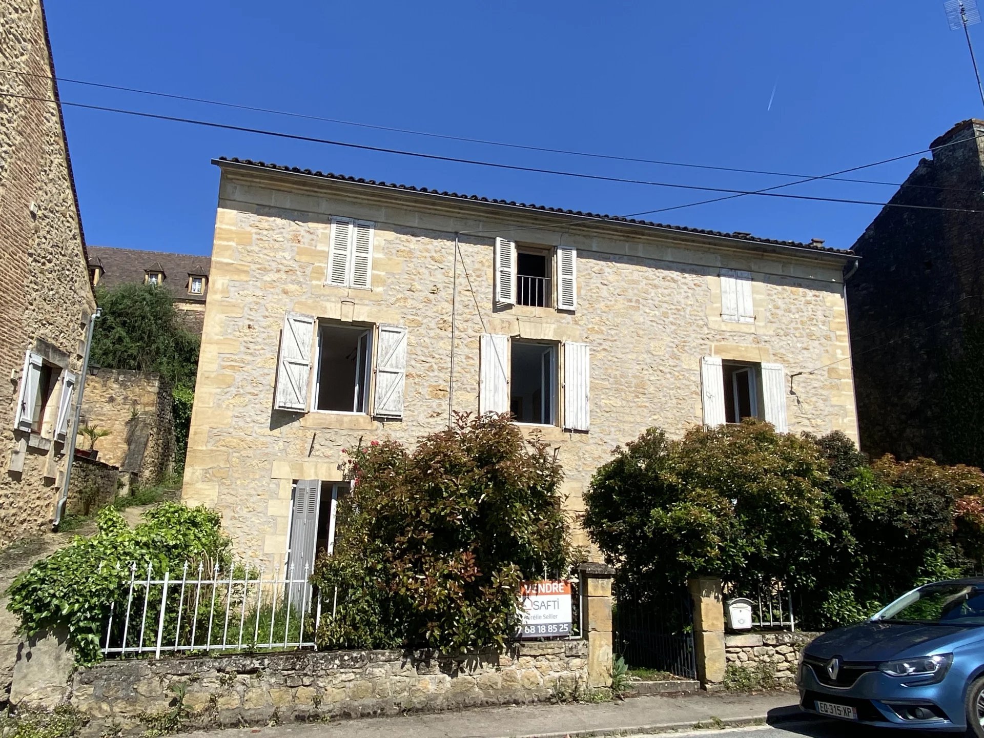 Belle Maison offrant 7 chambres dans un village typique au coeur du Perigord noir