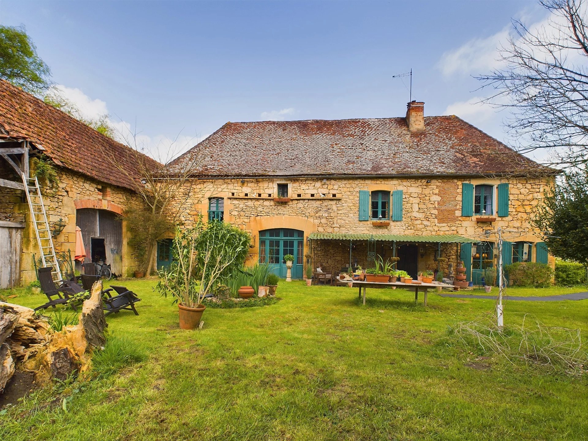 Au centre de la vallée de cinq châteaux - Maison charismatique en pierre