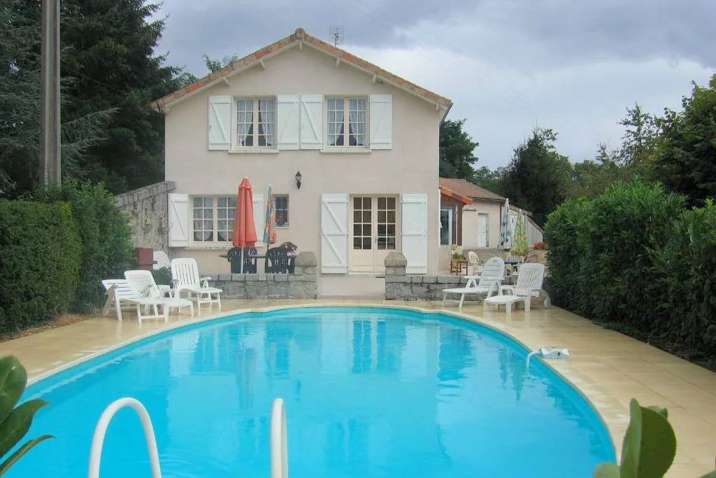 5 bed main house, apartment, pool and gardens