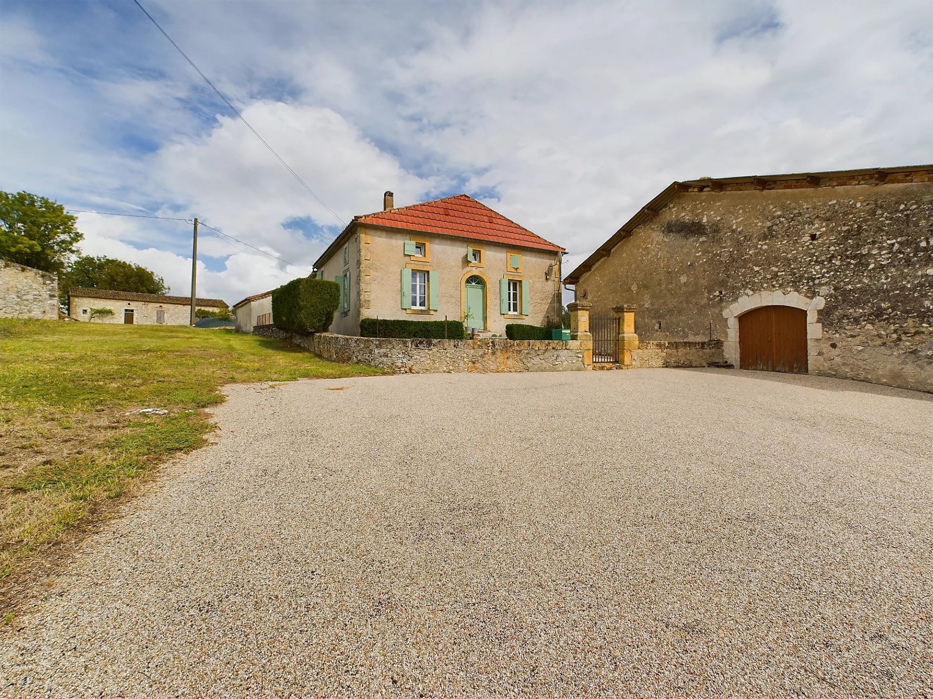 Charming farm house with swimming pool and second house to renovate