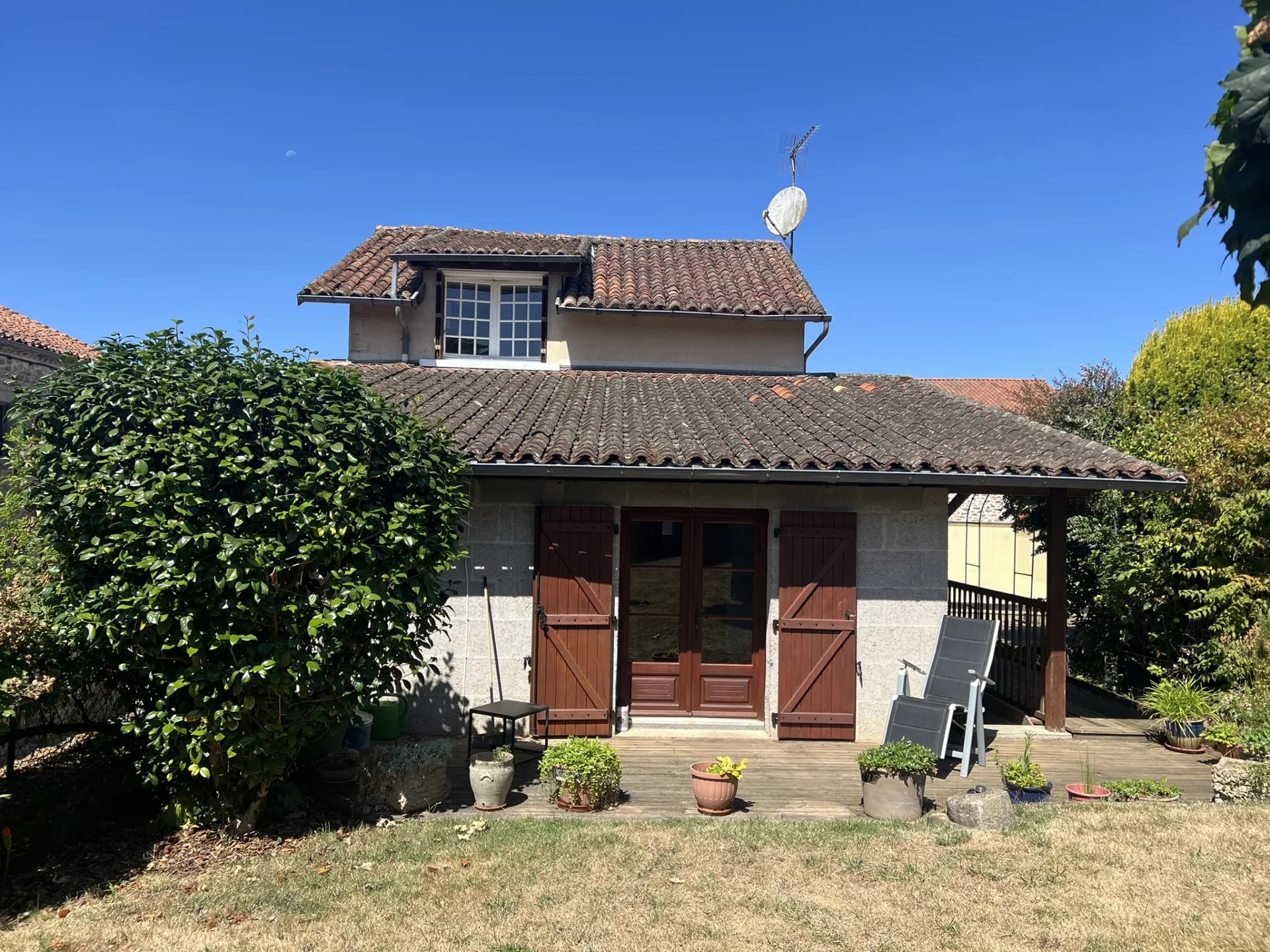4 Bed Village Home with Barn, Garden and Terrace