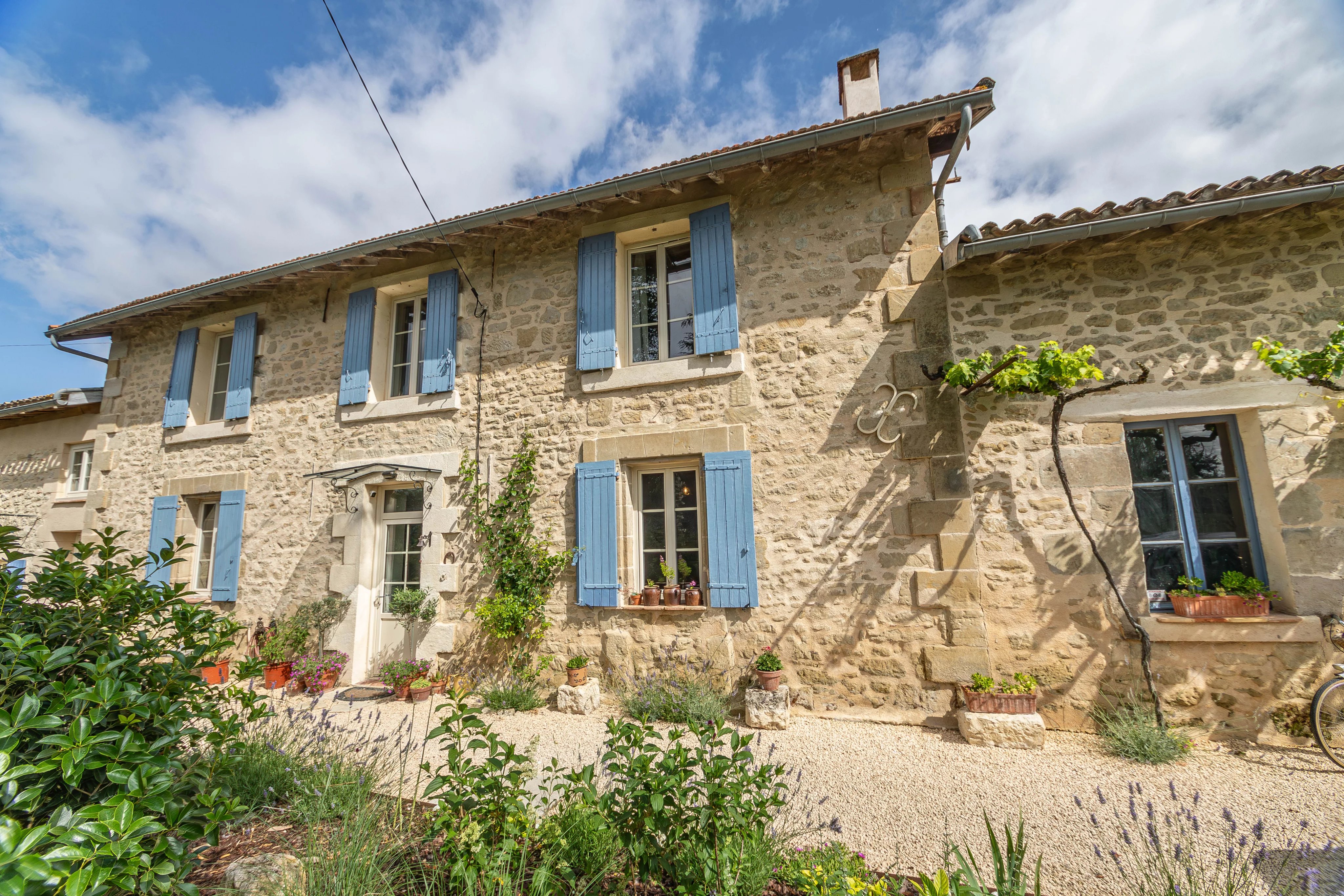 Beautifully renovated stone house with 6 bedrooms, 4 bathrooms, pool and woodland