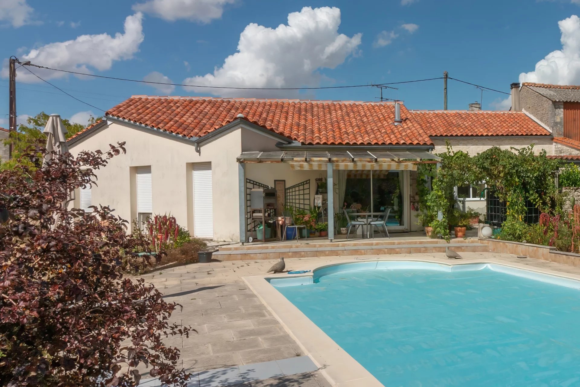 Confortable maison de plain-pied de 3/4 chambres avec piscine