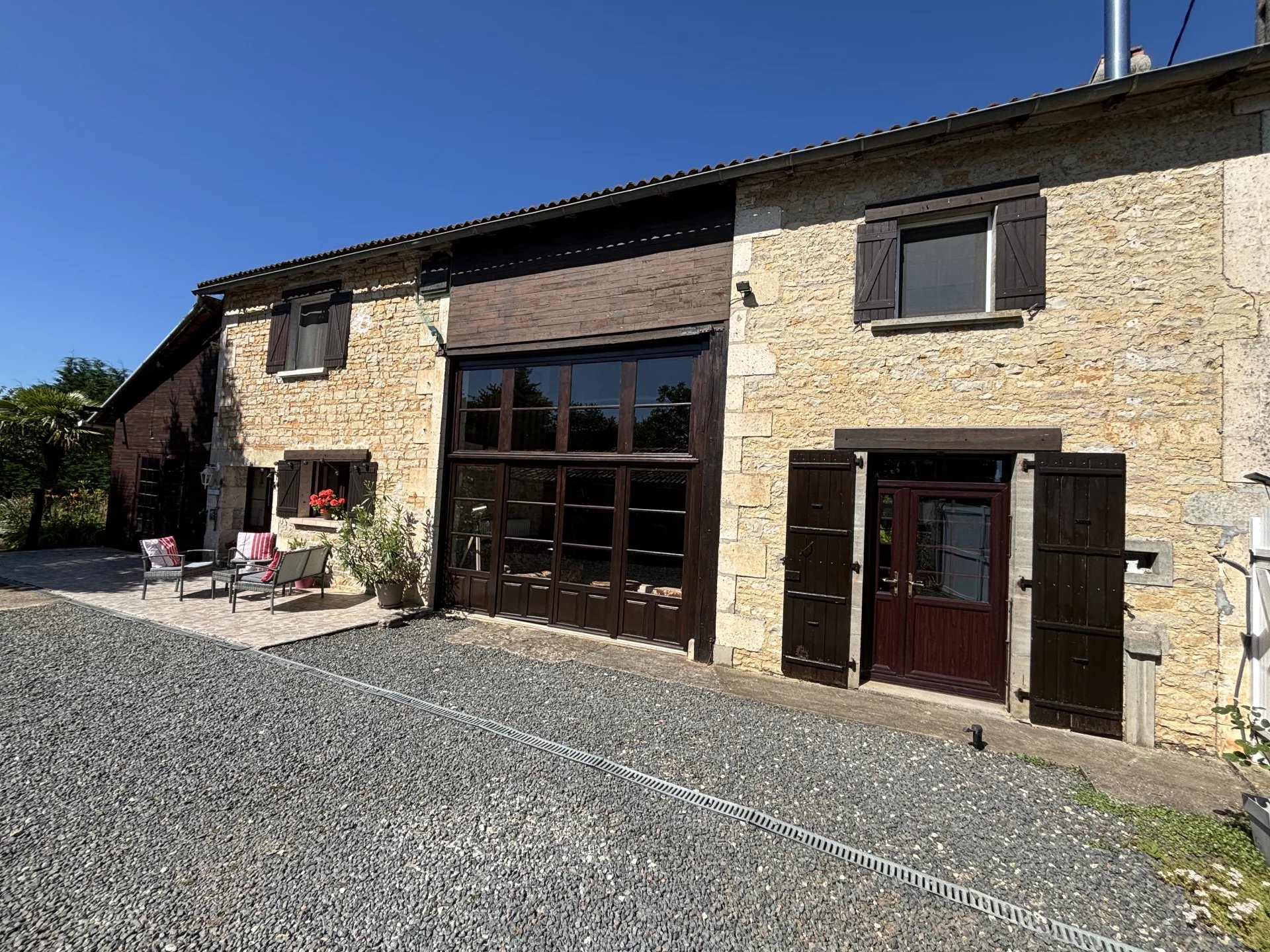 Fantastic spacious 3 bedroom barn conversion with outbuildings, private bar and pretty attached garden