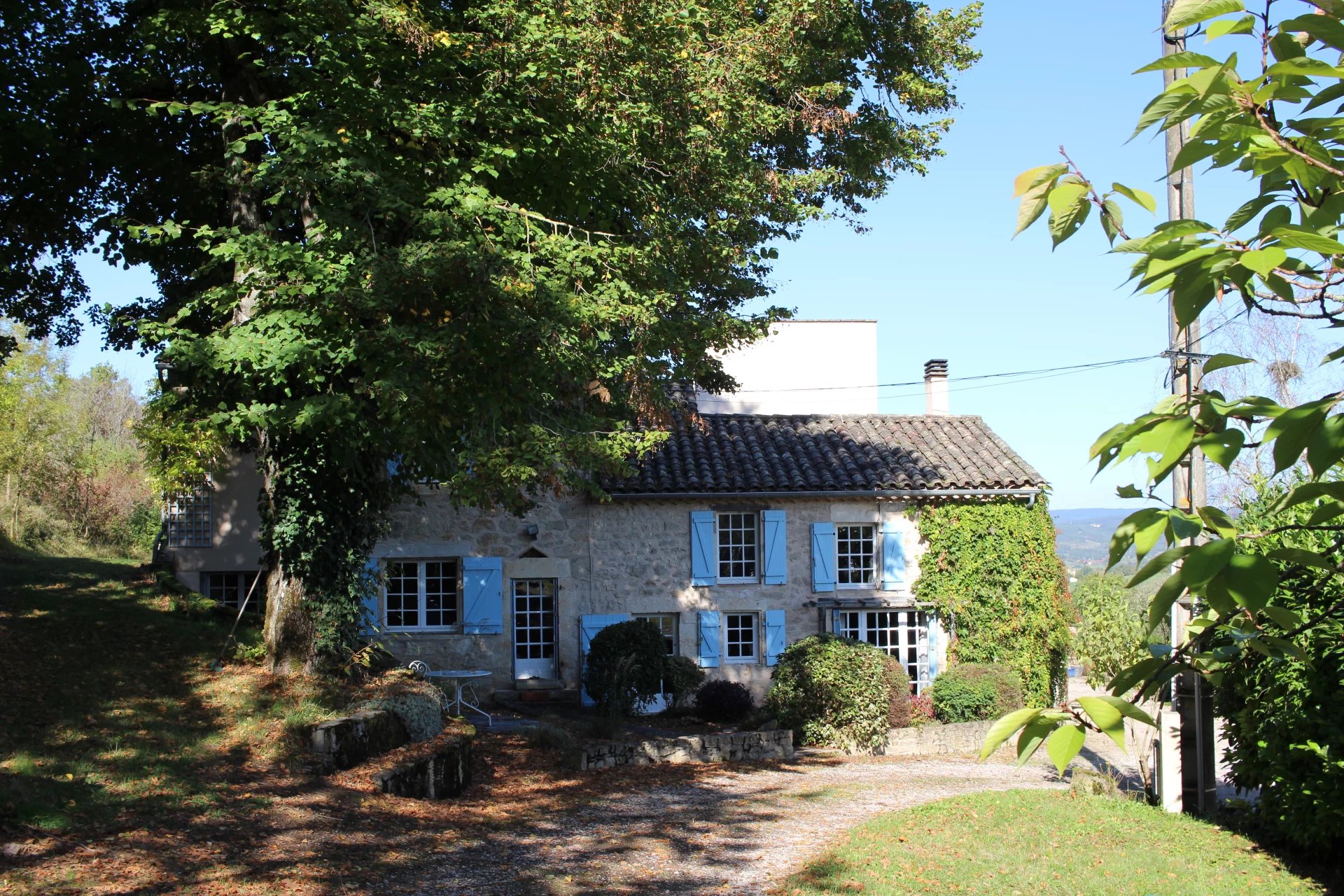 Havre de paix avec gîtes, piscine et vues imprenables – À deux pas de Castelnau-de-Montmiral