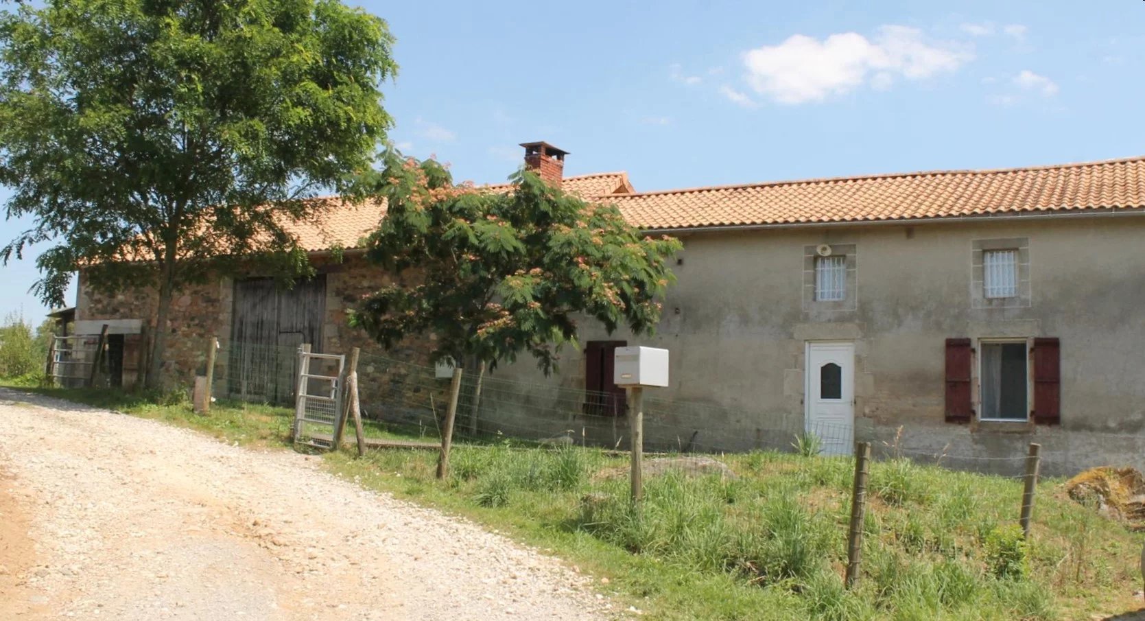 An old farmhouse, entirely renovated, ideal for having horses