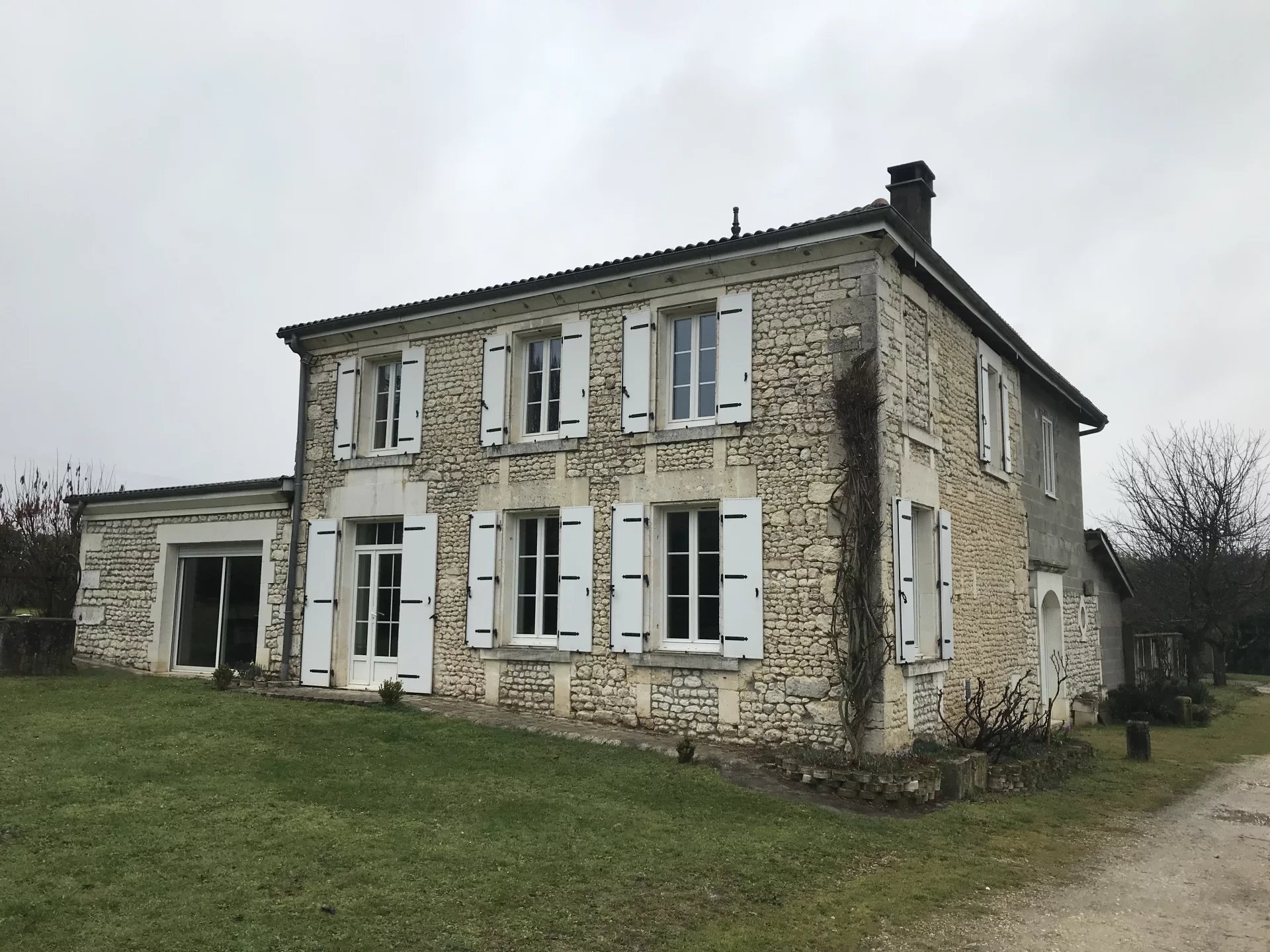 Fermette avec dépendances sur 2925m²