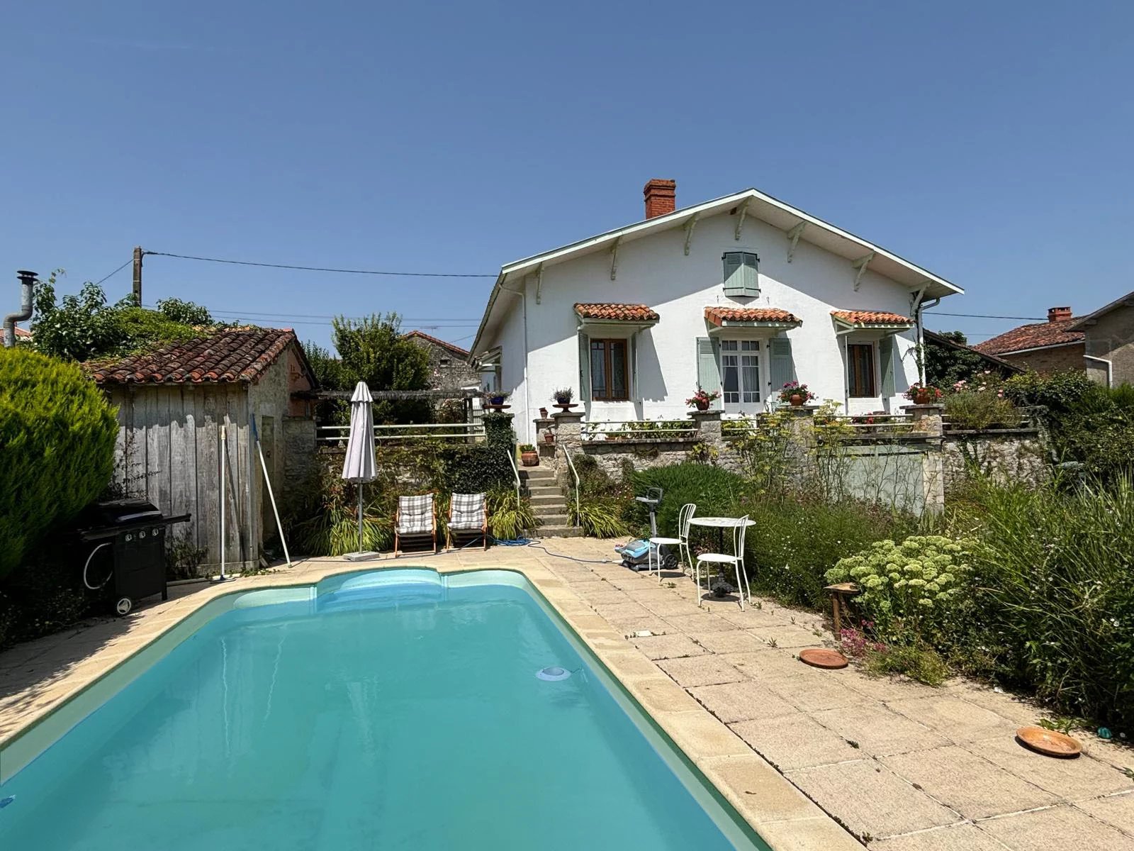 Stunning Views - spacious 3-bed character home with pool and a very pretty garden