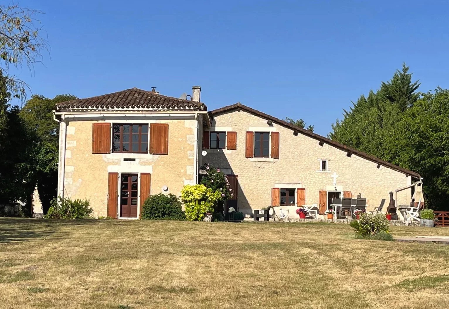 Beautiful farmhouse with gîte and pool