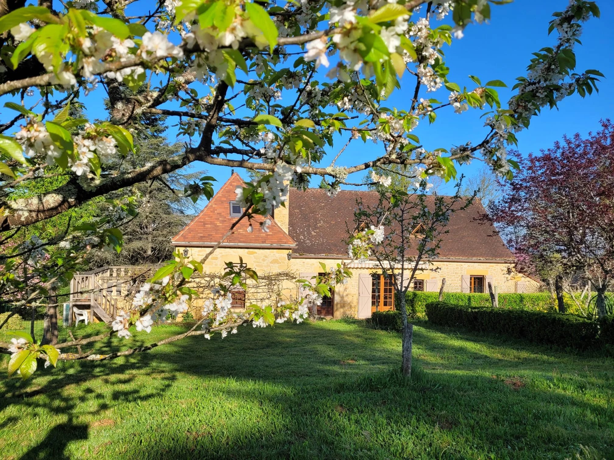 Prime Location 3 bed house with gîte, heated pool and 2 potential building plots