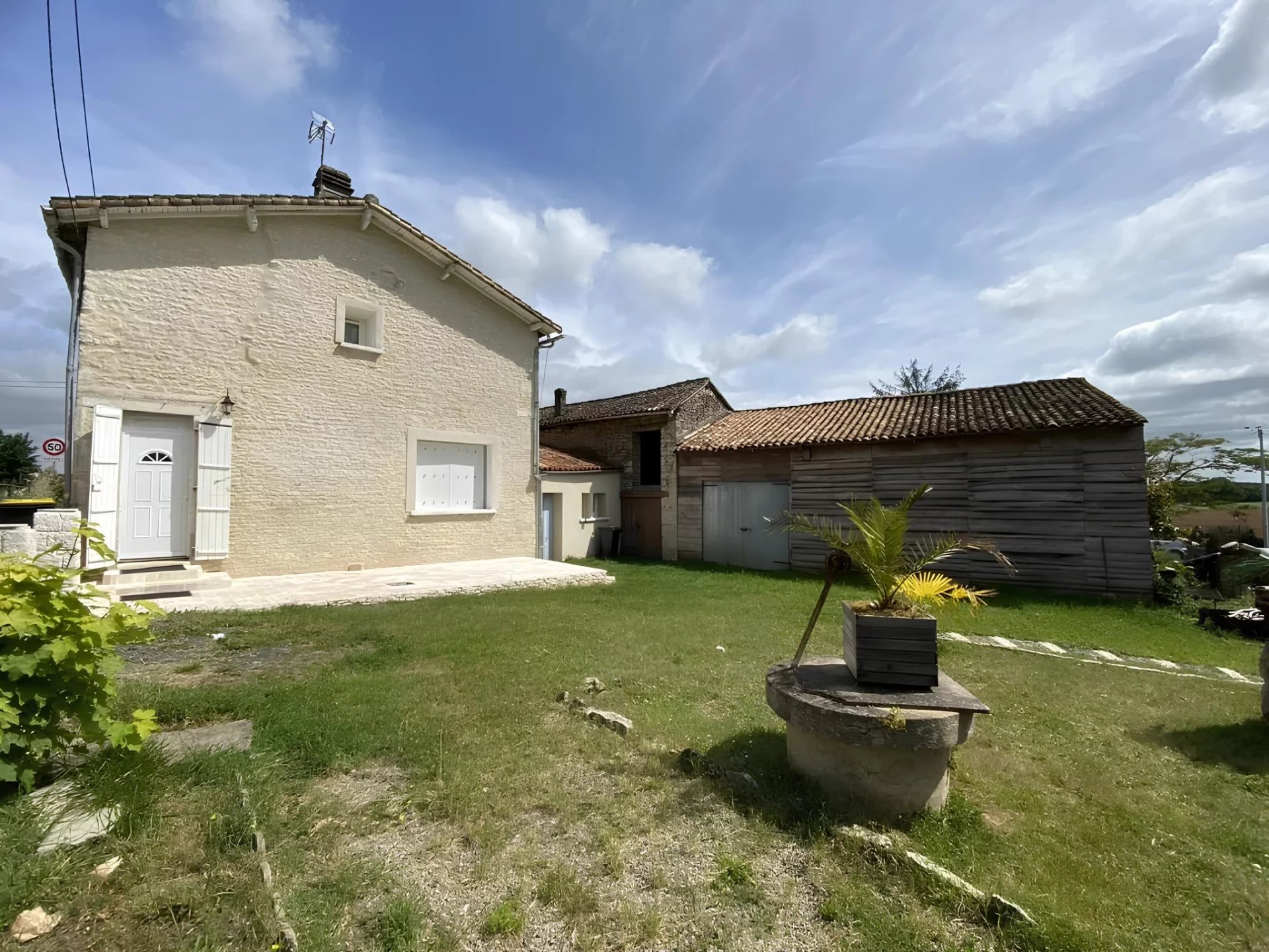 Maison en pierre à proximité de Ruffec