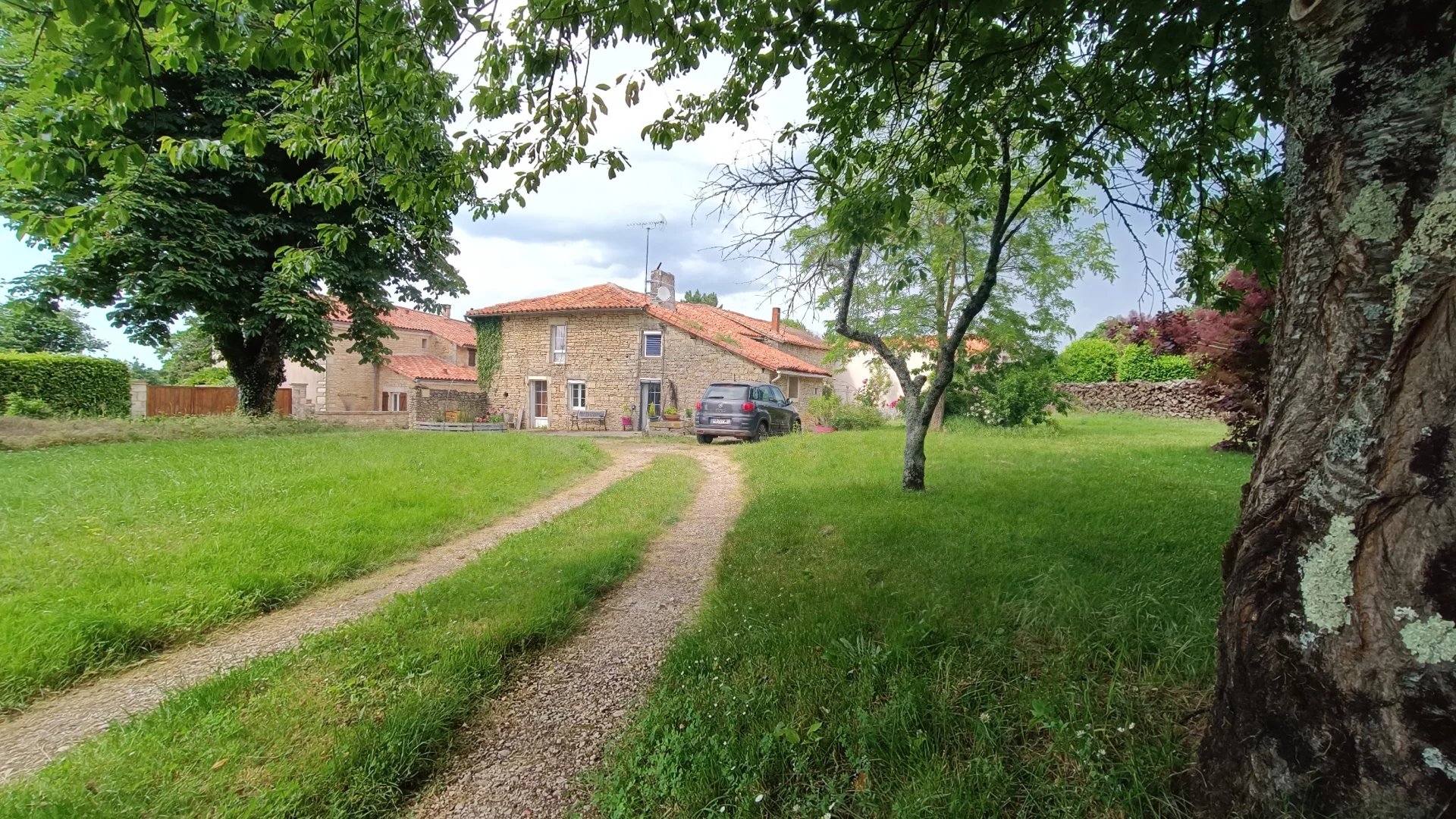 Charming stone house located near the historic villages of Nanteuil-en-Vallée and Verteuil-sur-Charente