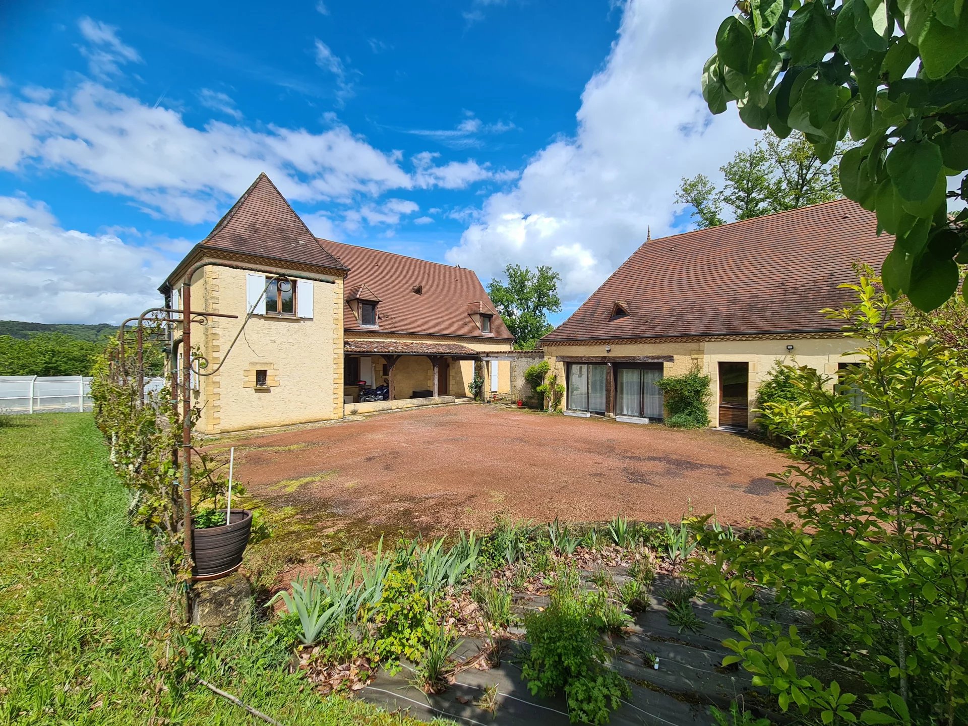 Rare Stone house and gite on the hill of Chateau Milandes, few minutes to Sarlat