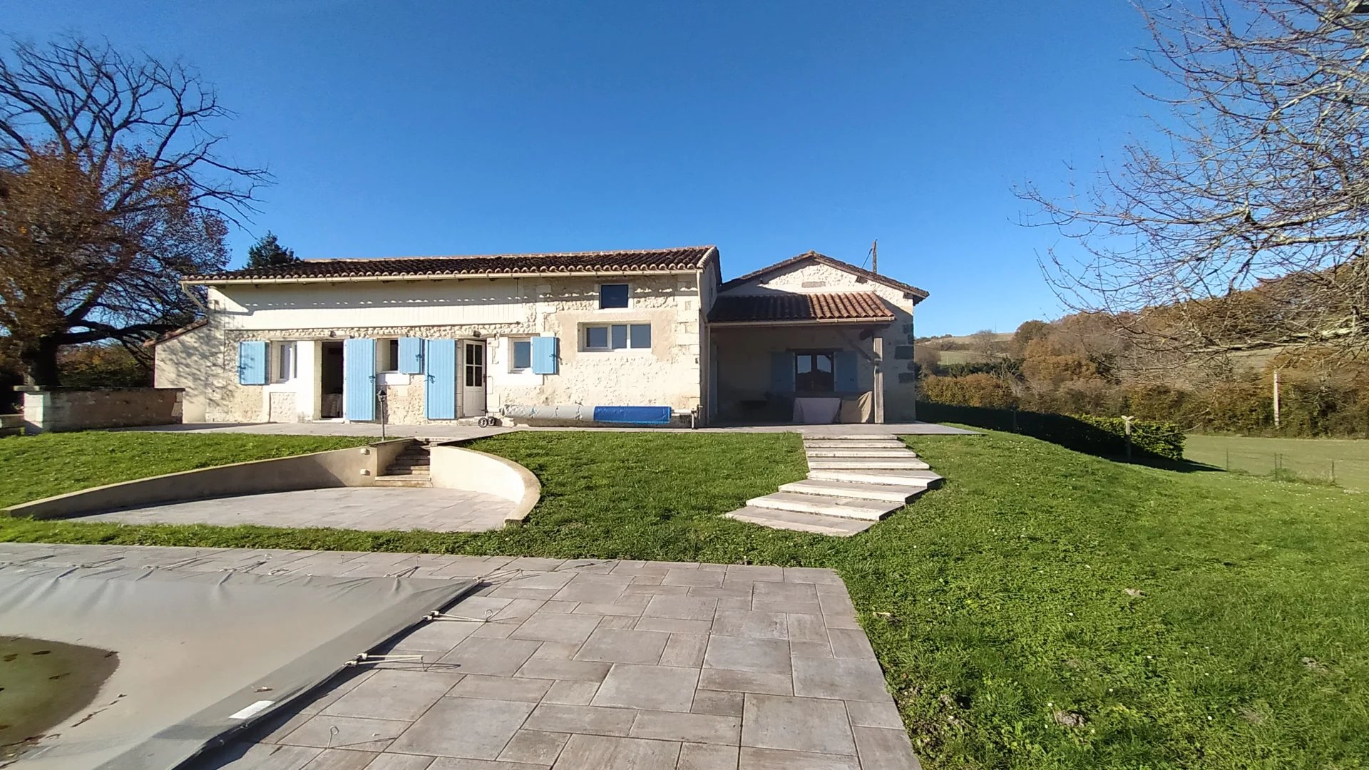 Charmante maison en pierre de 2 chambres, avec piscine et de superbes vues