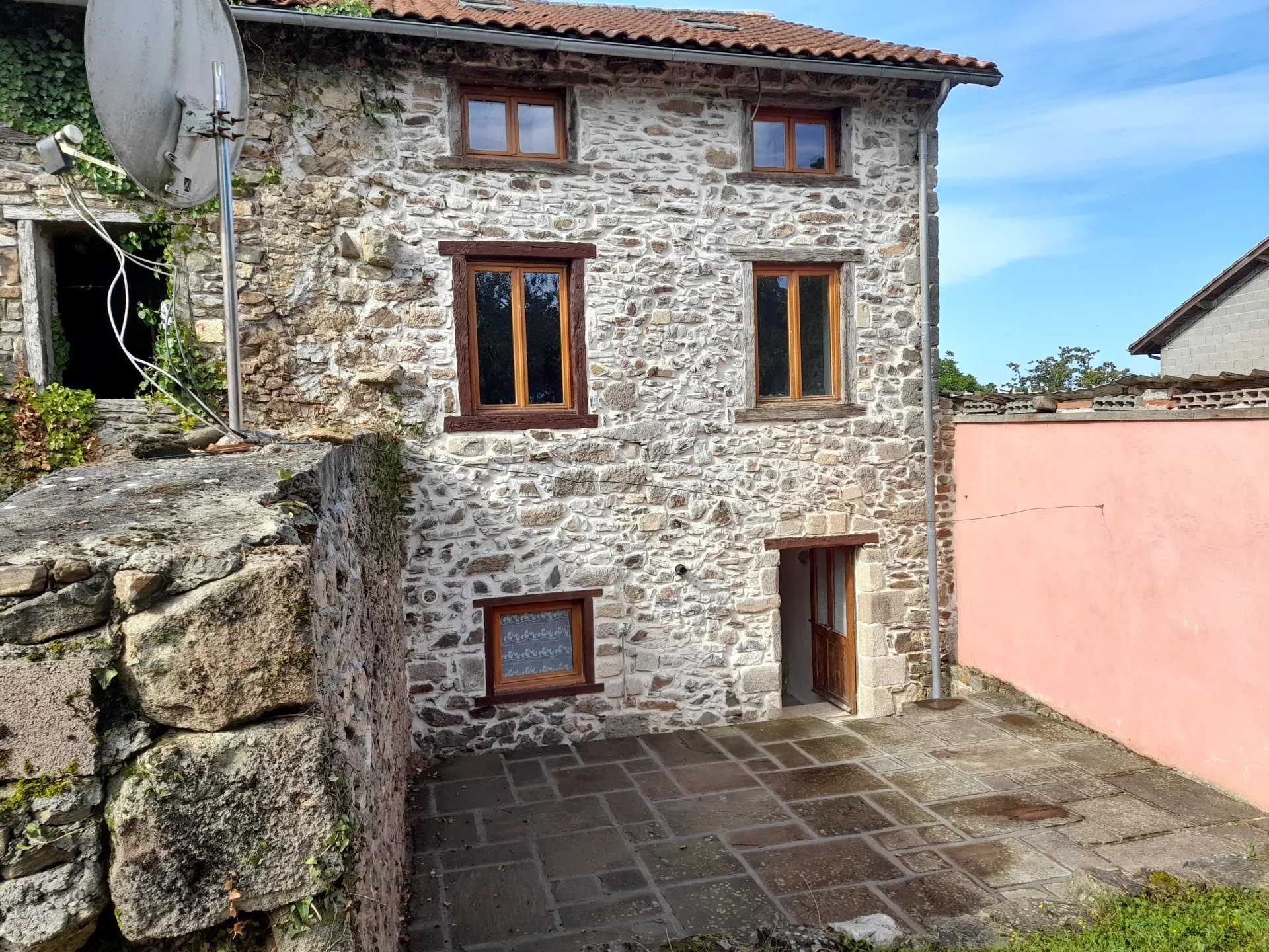 Maison en pierre 3 chambres, jardin attenant et terrasse privée