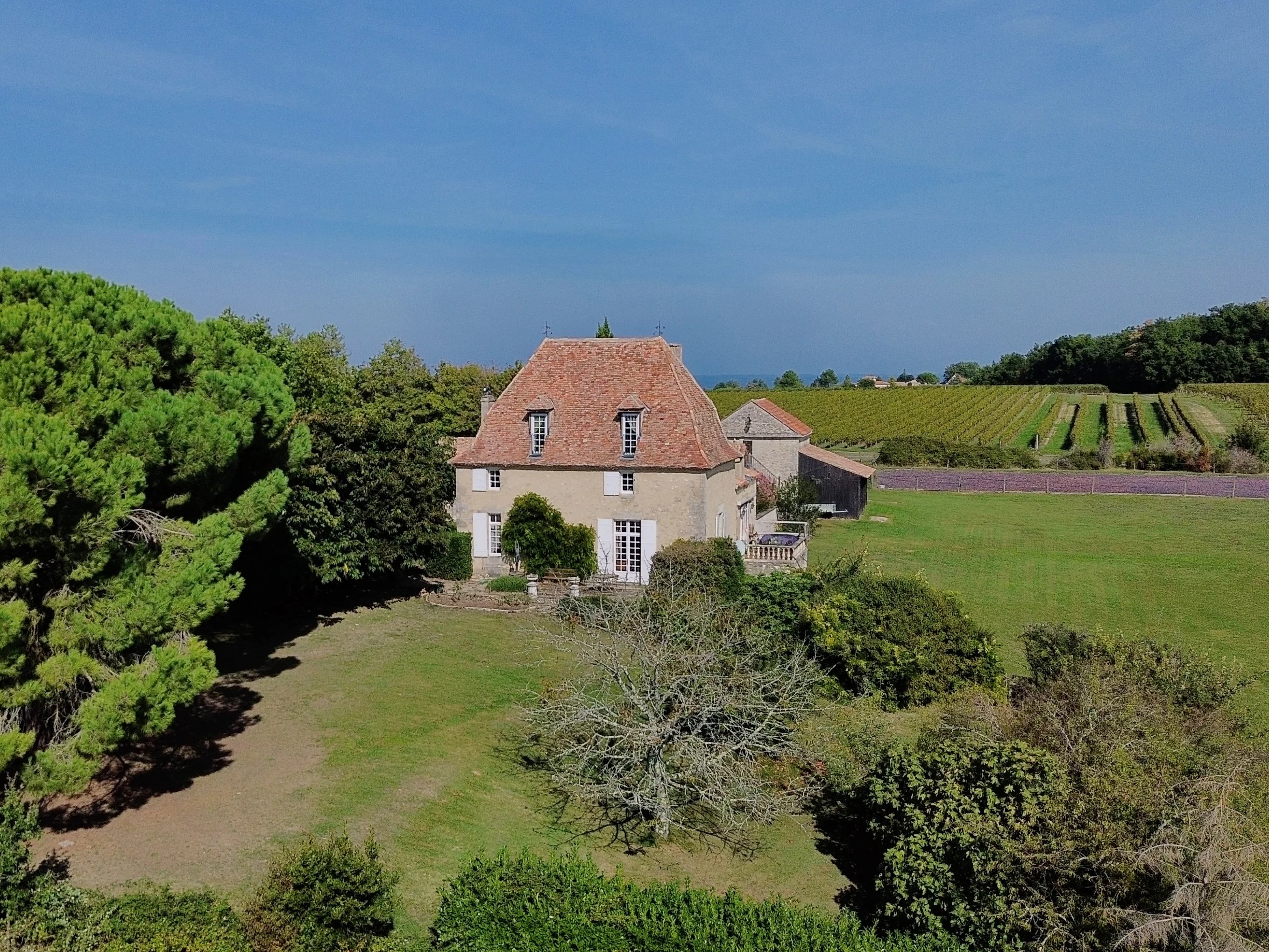 Maison de campagne du 14ème siècle avec dépendances