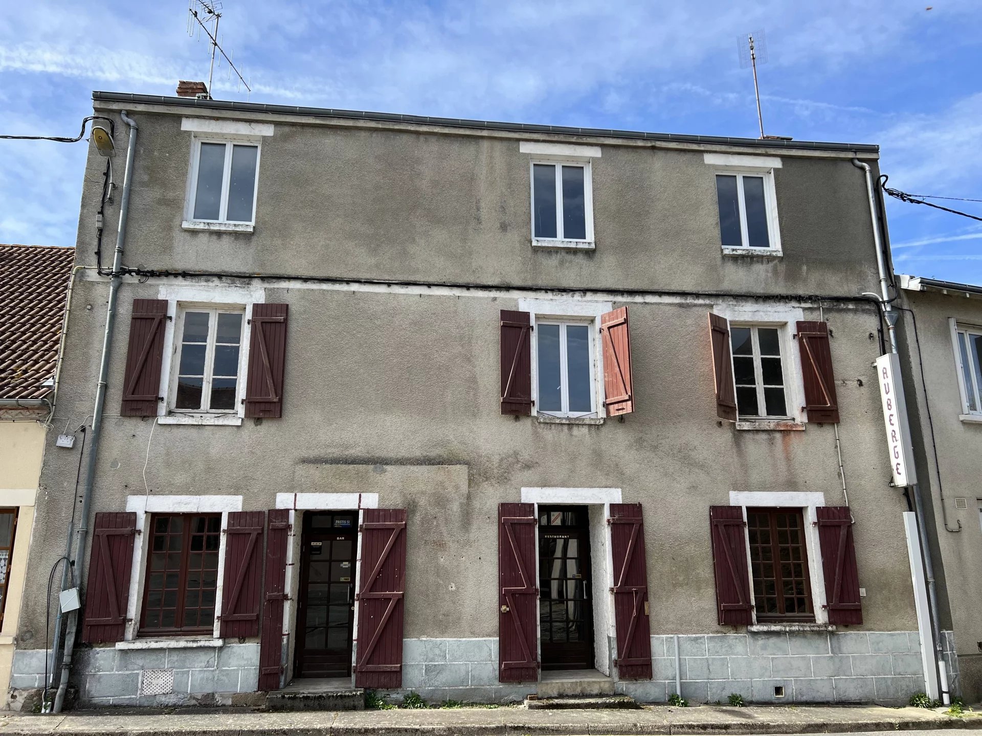 Former guest house on three floors