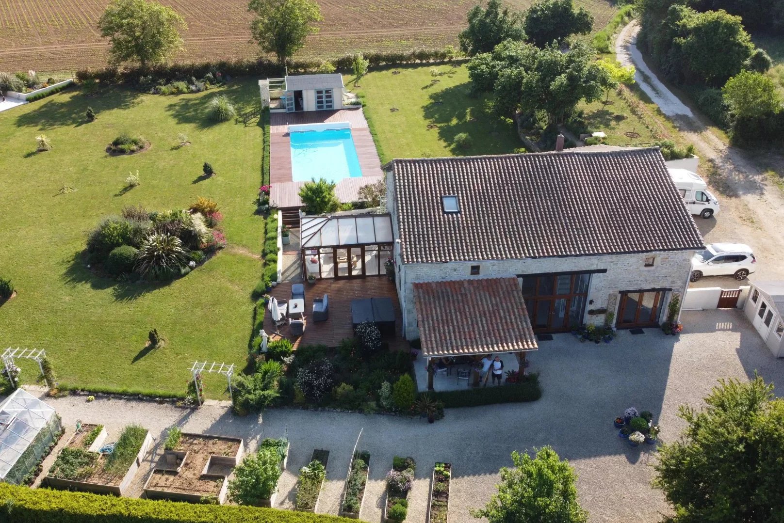 Maison magnifiquement rénovée avec vues panoramiques, une superbe piscine et un jardin exquis