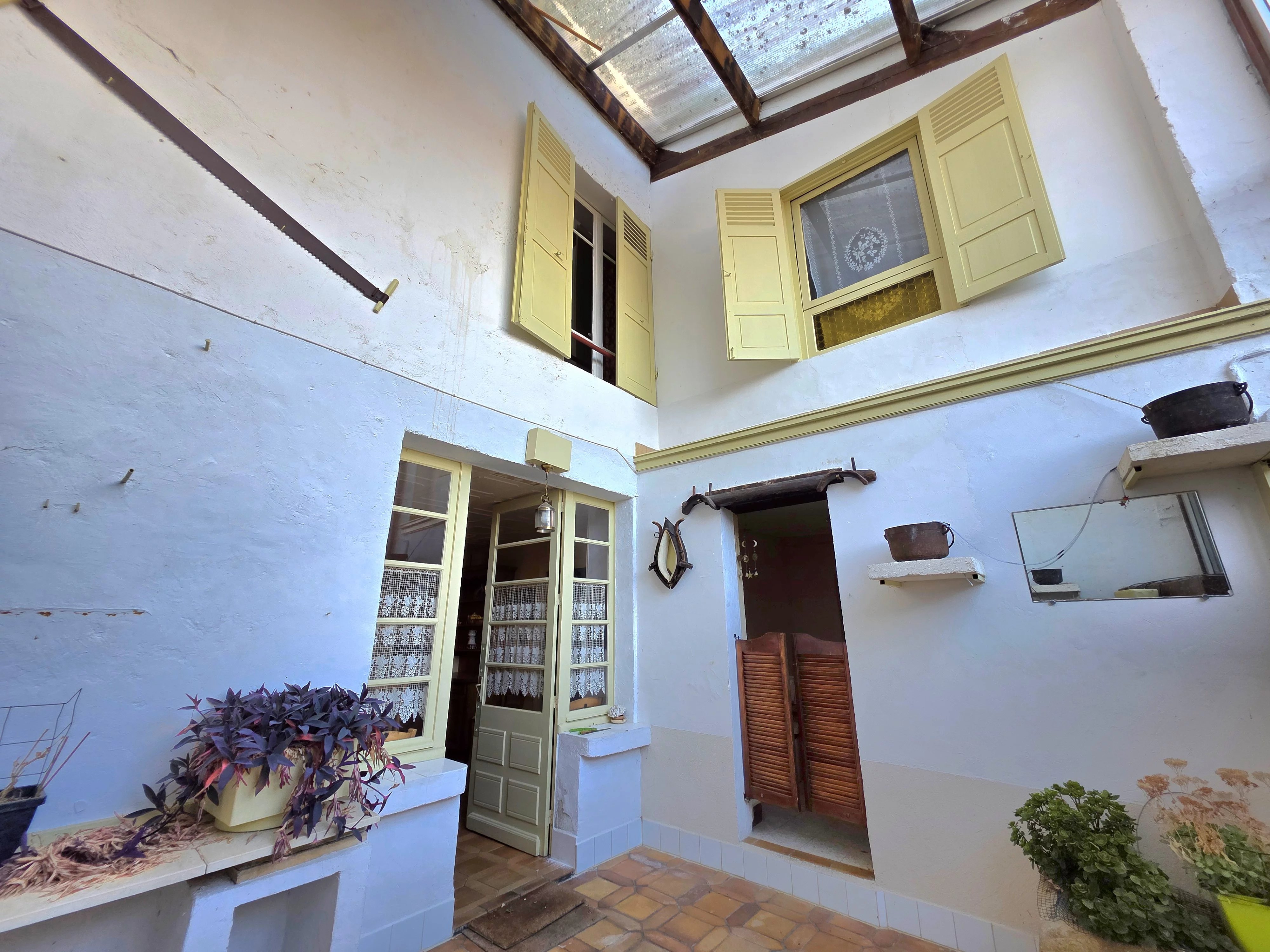 Large Village house with 4 bedrooms and private terrace