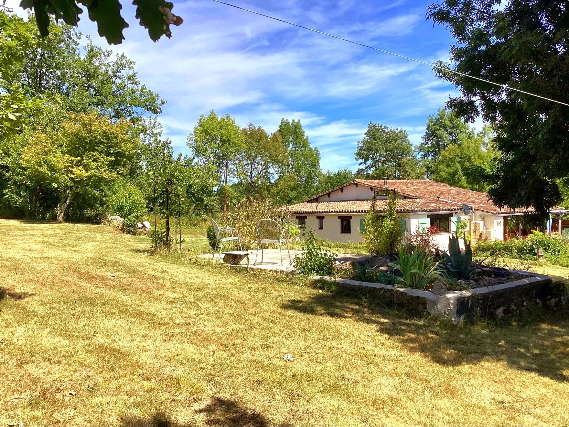 Jolie maison en pierre de 3 chambres avec jardin et vues