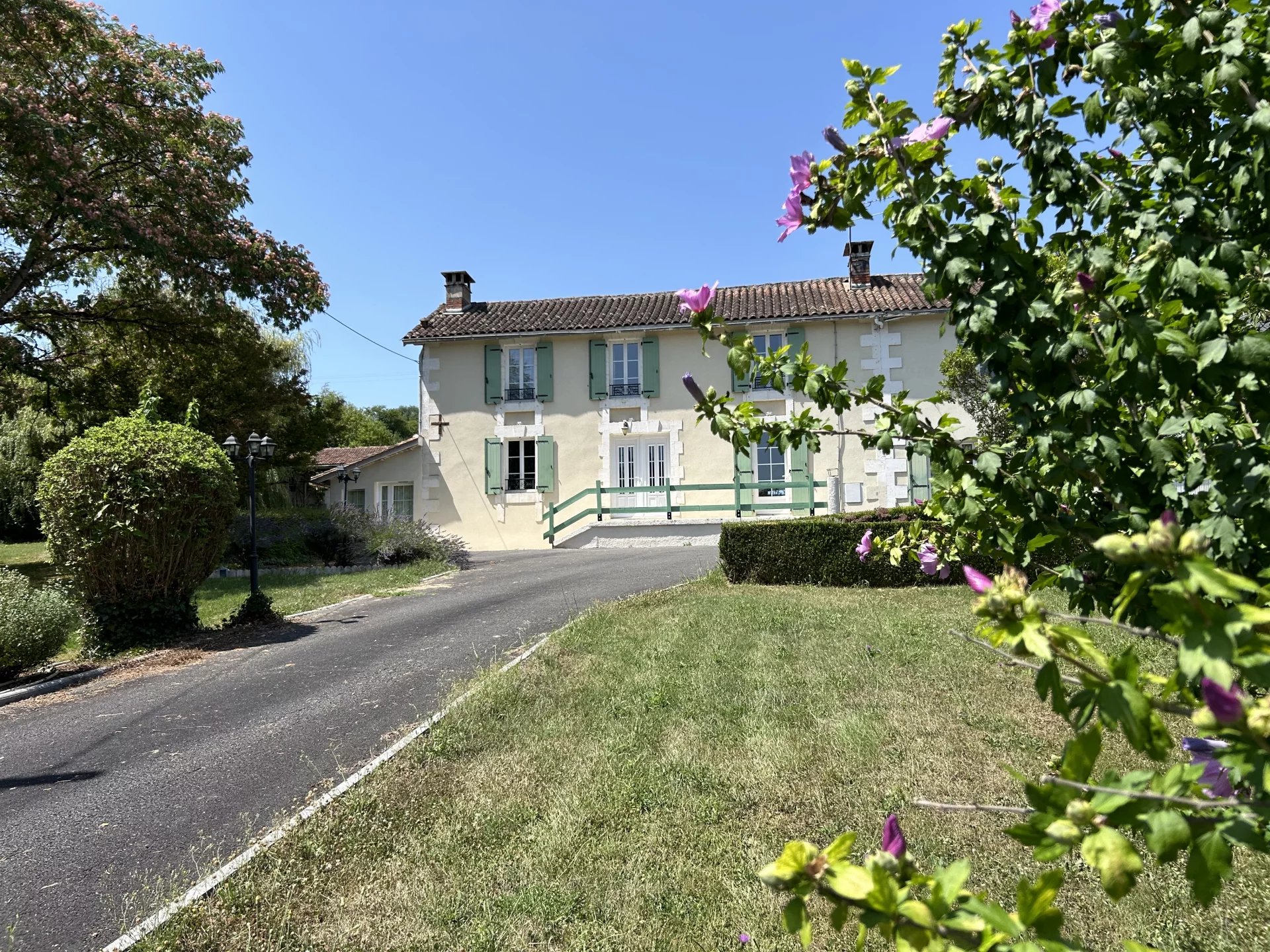 Renovated 4-bed house, a 3-car garage, and outbuildings on 1.3 ha